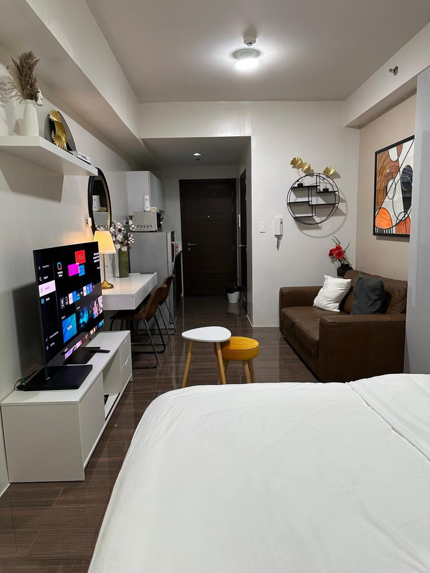 Apartment King-size Bed Makati