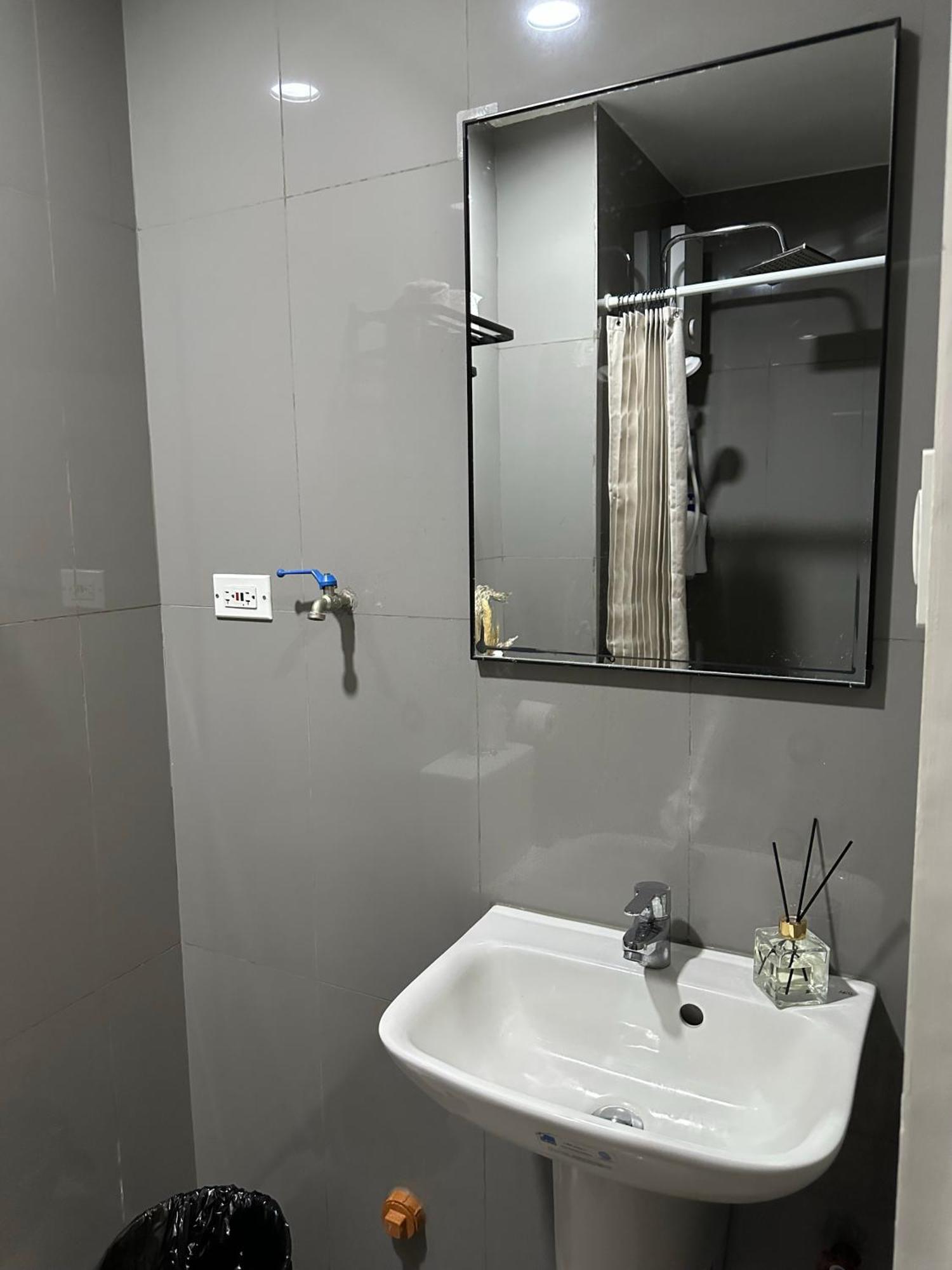 Apartment King-size Bed Makati
