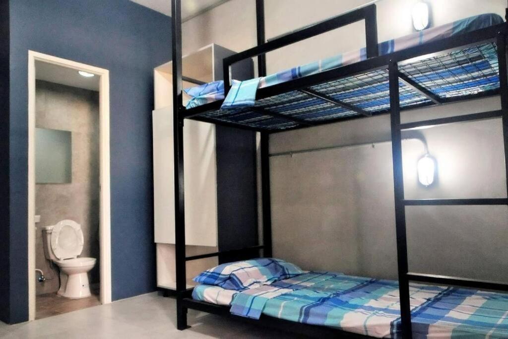 Real Residences 8a * Manila