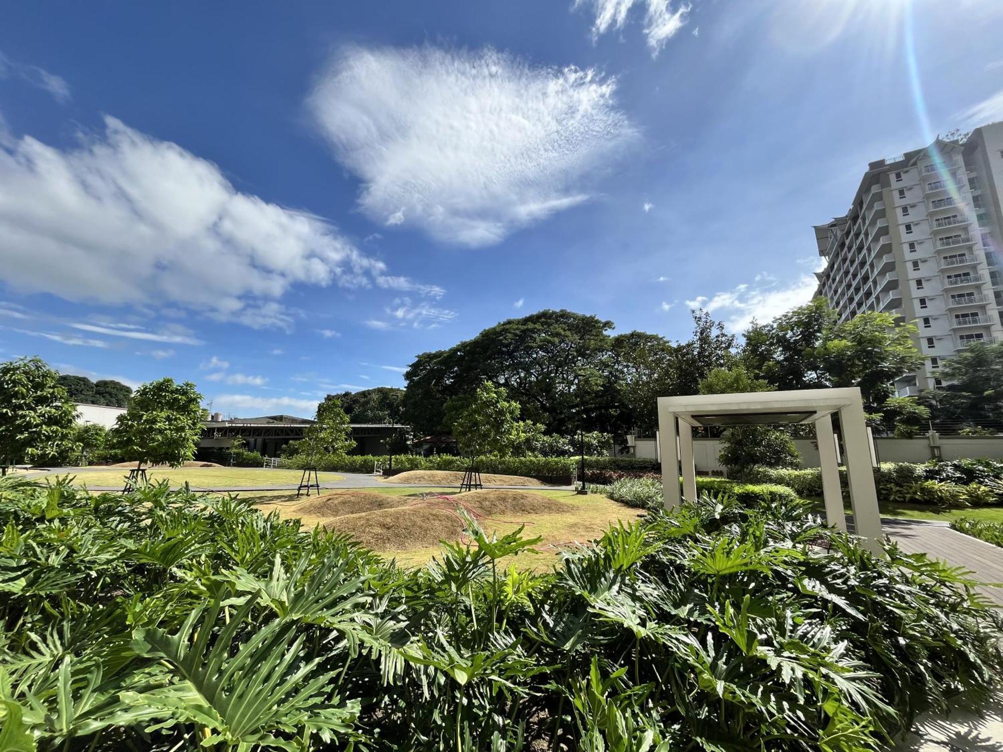 Sucat The Atherton Residential C1516- Two Bedroom With Pool & Balcony, Amenities View In Sucat Paranaque Facing Memorial Near Sm Bf Homes - Staycations By Sms Apartment Manila