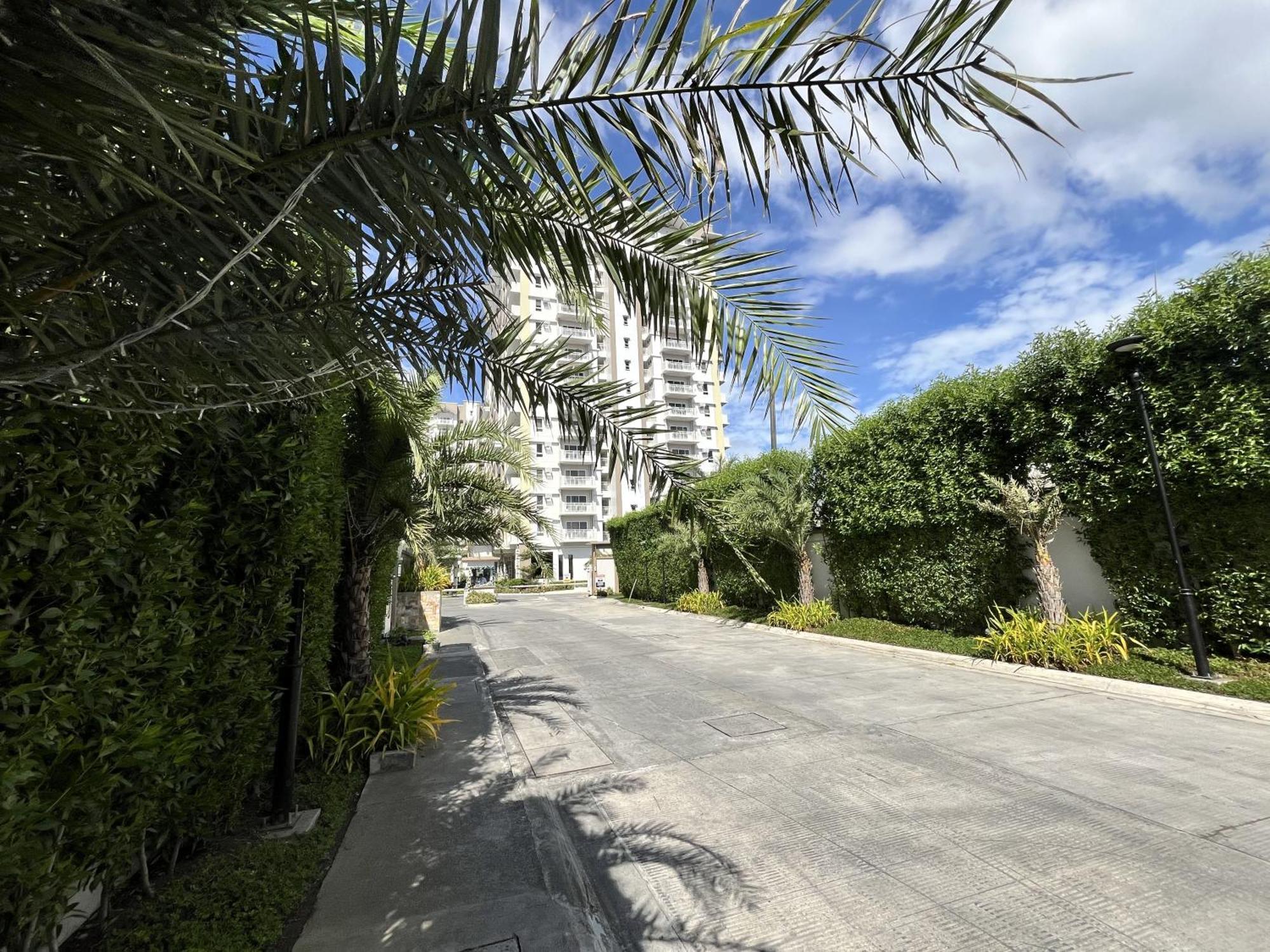 Apartment Sucat The Atherton Residential C1516- Two Bedroom With Pool & Balcony, Amenities View In Sucat Paranaque Facing Memorial Near Sm Bf Homes - Staycations By Sms Manila