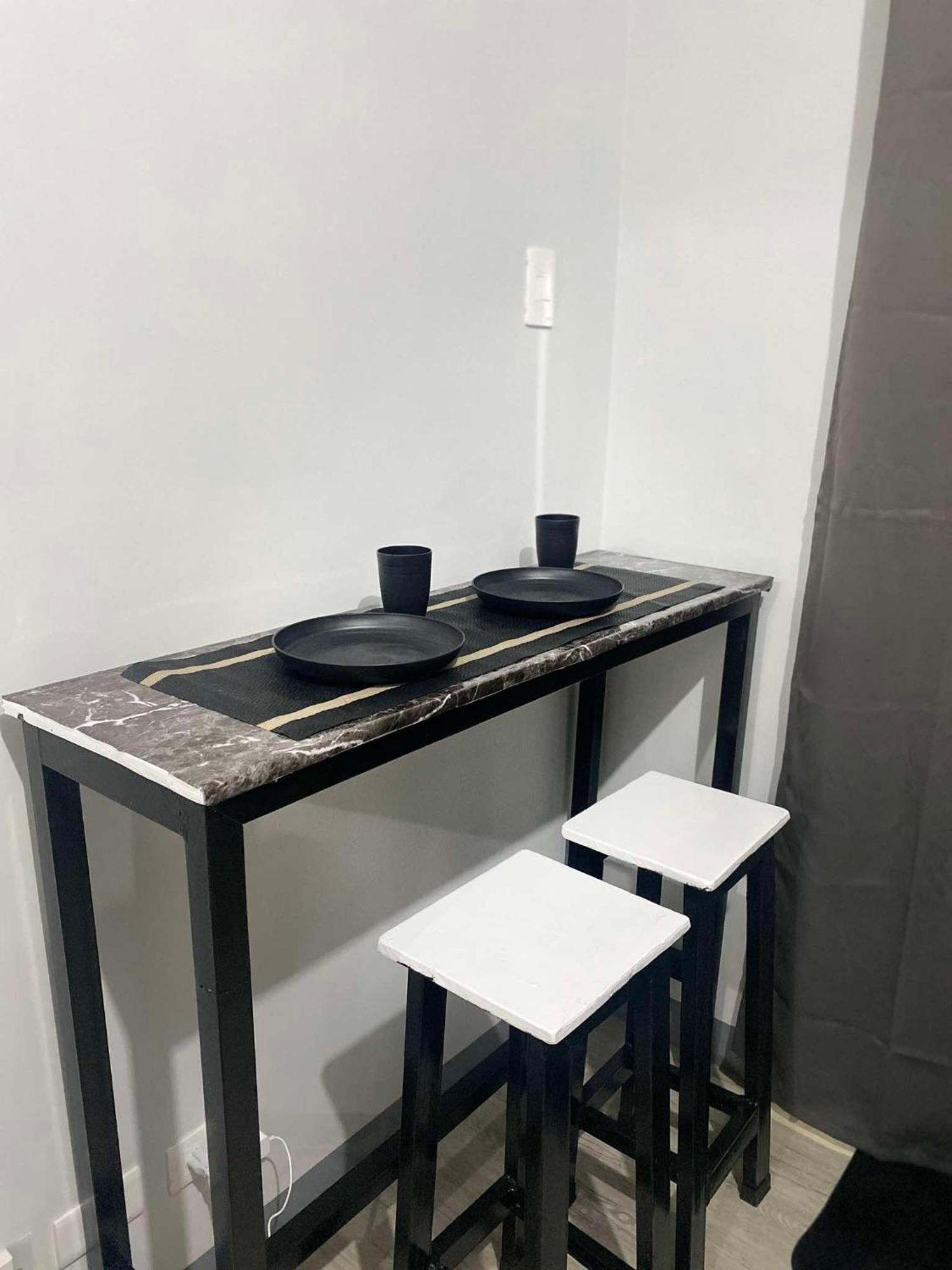Spacious At Fairview Quezon With Very Fast Wifi Infront Of Sm Manila