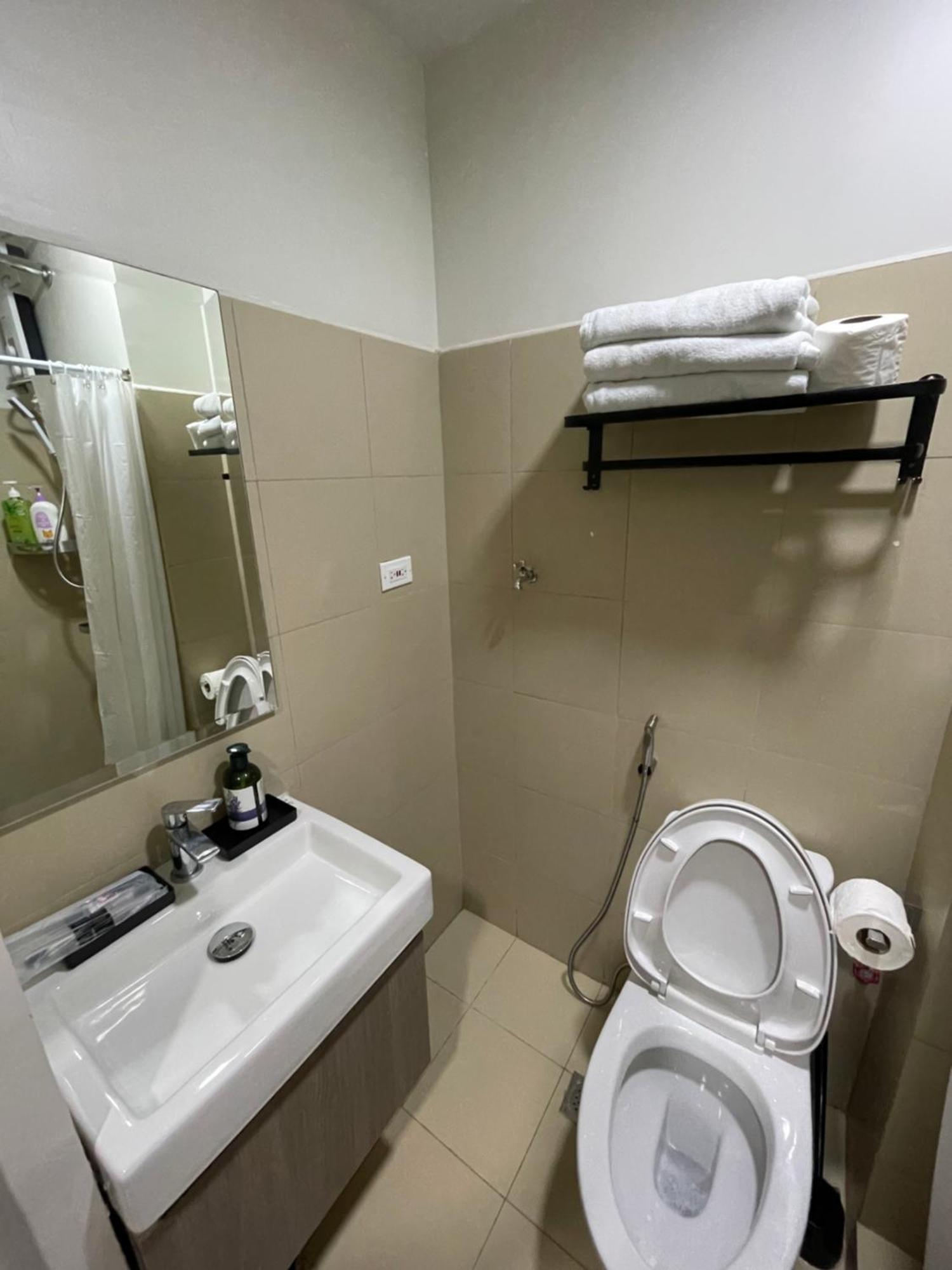 Staycation Near Moa