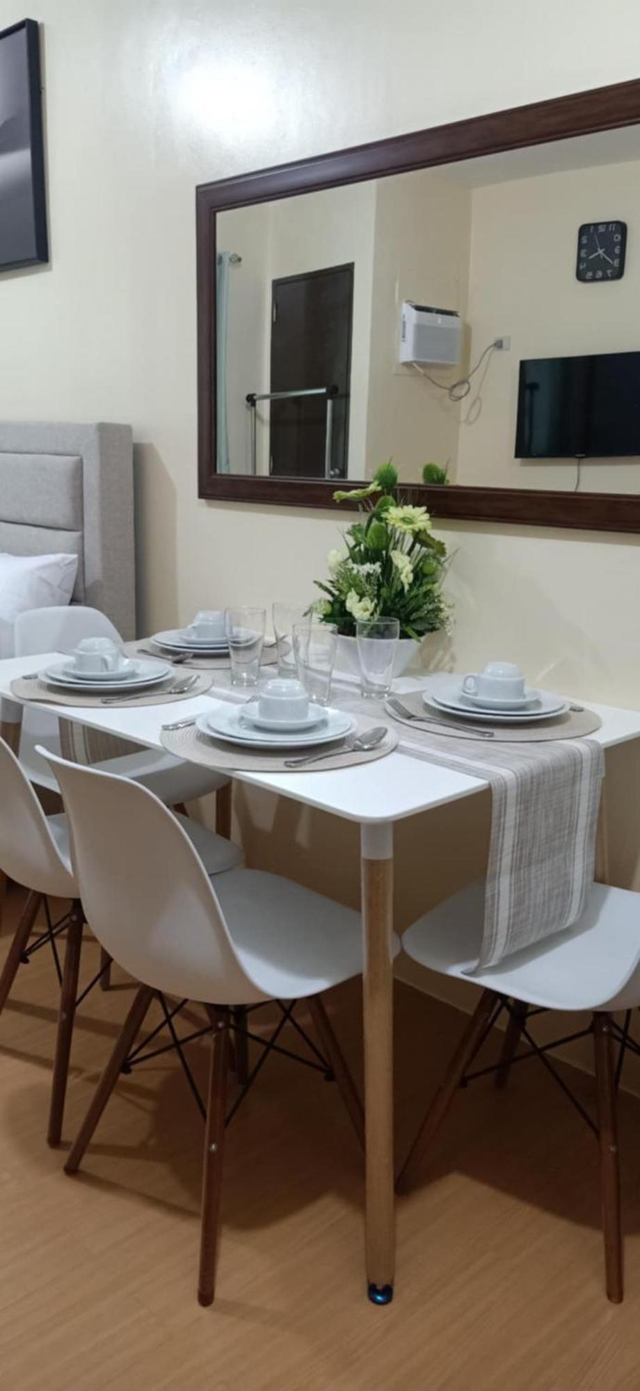 Apartment Coho The Hermosa - Staycation Unit And Balcony View With Swimming Pool And Open Court Access Manila