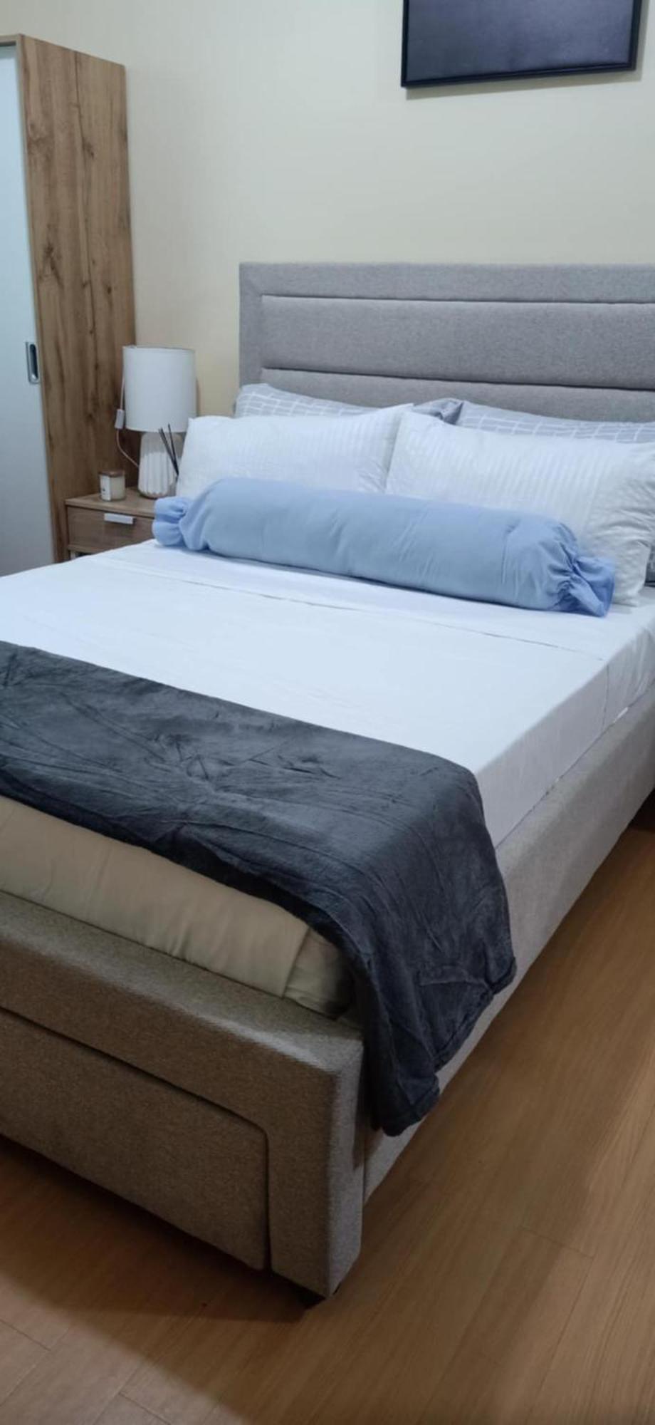 Apartment Coho The Hermosa - Staycation Unit And Balcony View With Swimming Pool And Open Court Access Manila