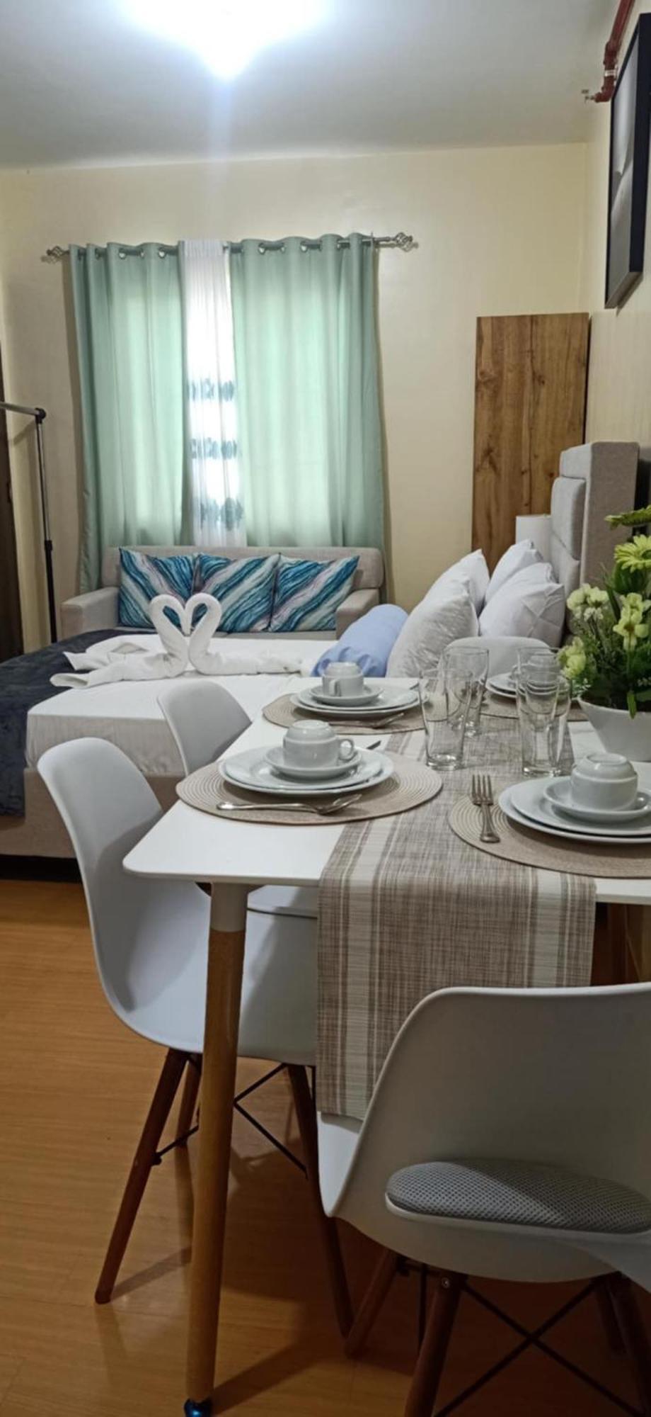 Coho The Hermosa - Staycation Unit And Balcony View With Swimming Pool And Open Court Access Apartment Manila