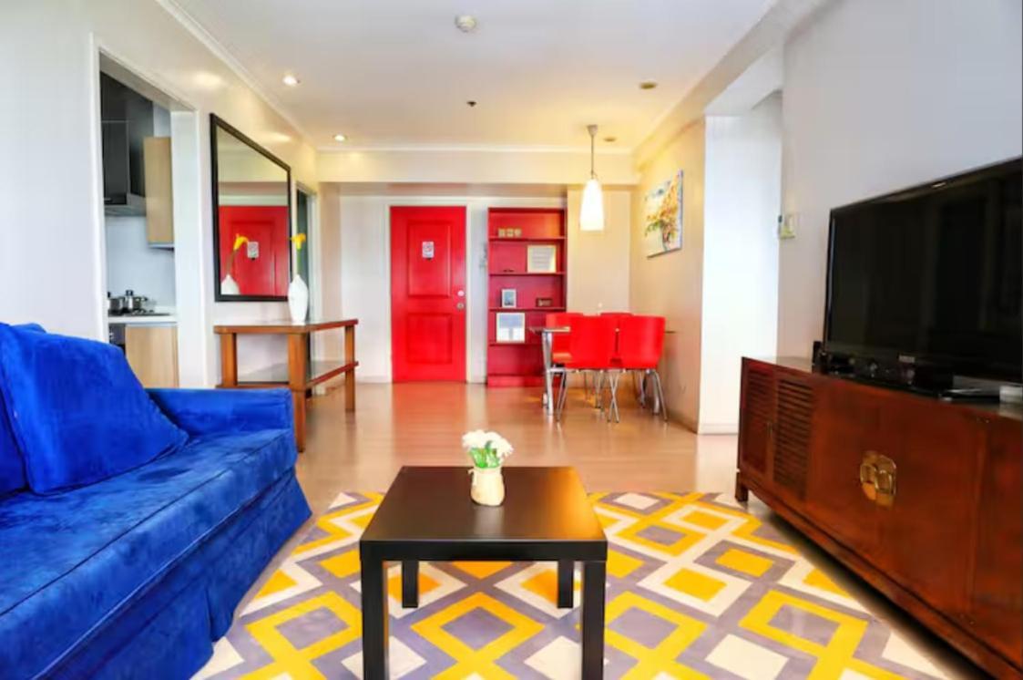 5-mins Sm Aura Cozy 2br Free Parking *
