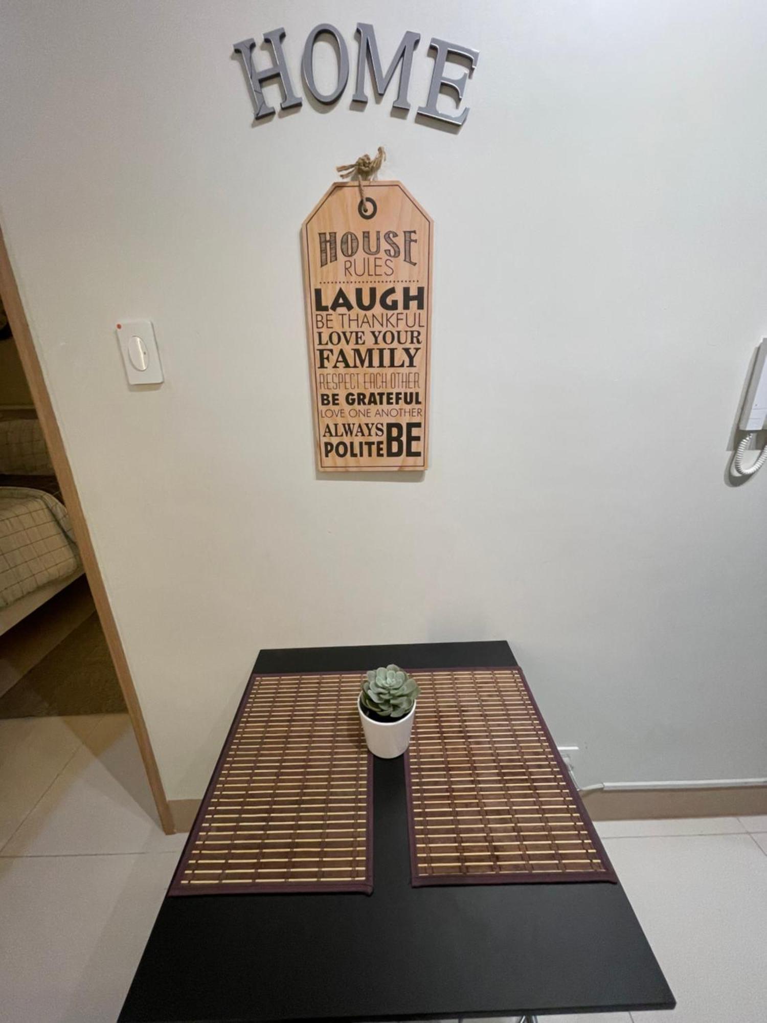 Staycation Near Moa Apartment *