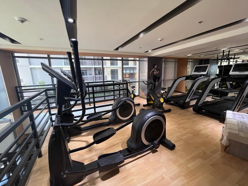 Gentry Manor With Wifi,gym,pool Near Okada,naia&moa 12b Manila