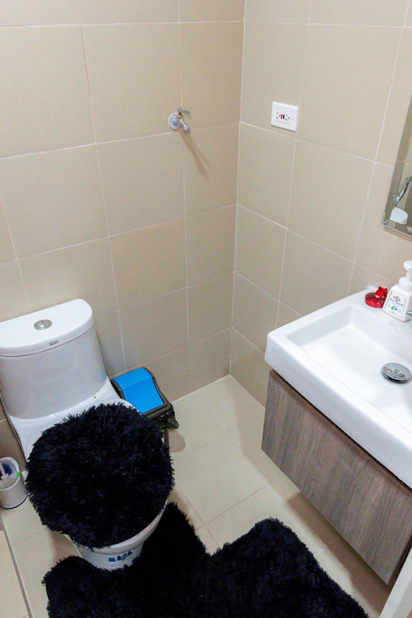 A2j Luxury 1br Beside Sm Mall Of *