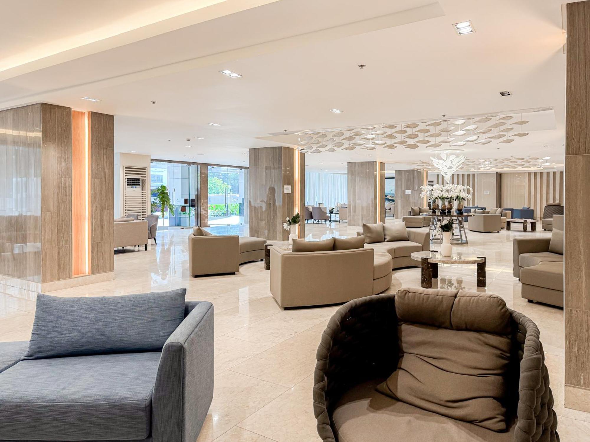 A2j Luxury 1br Beside Sm Mall Of Manila