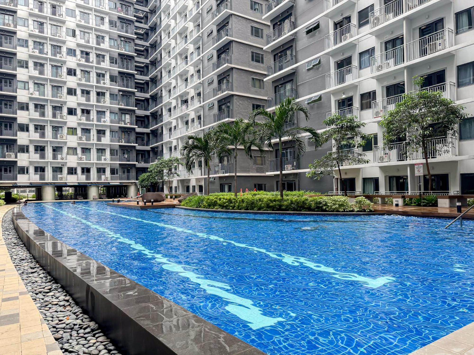 A2j Luxury 1br Beside Sm Mall Of * Manila