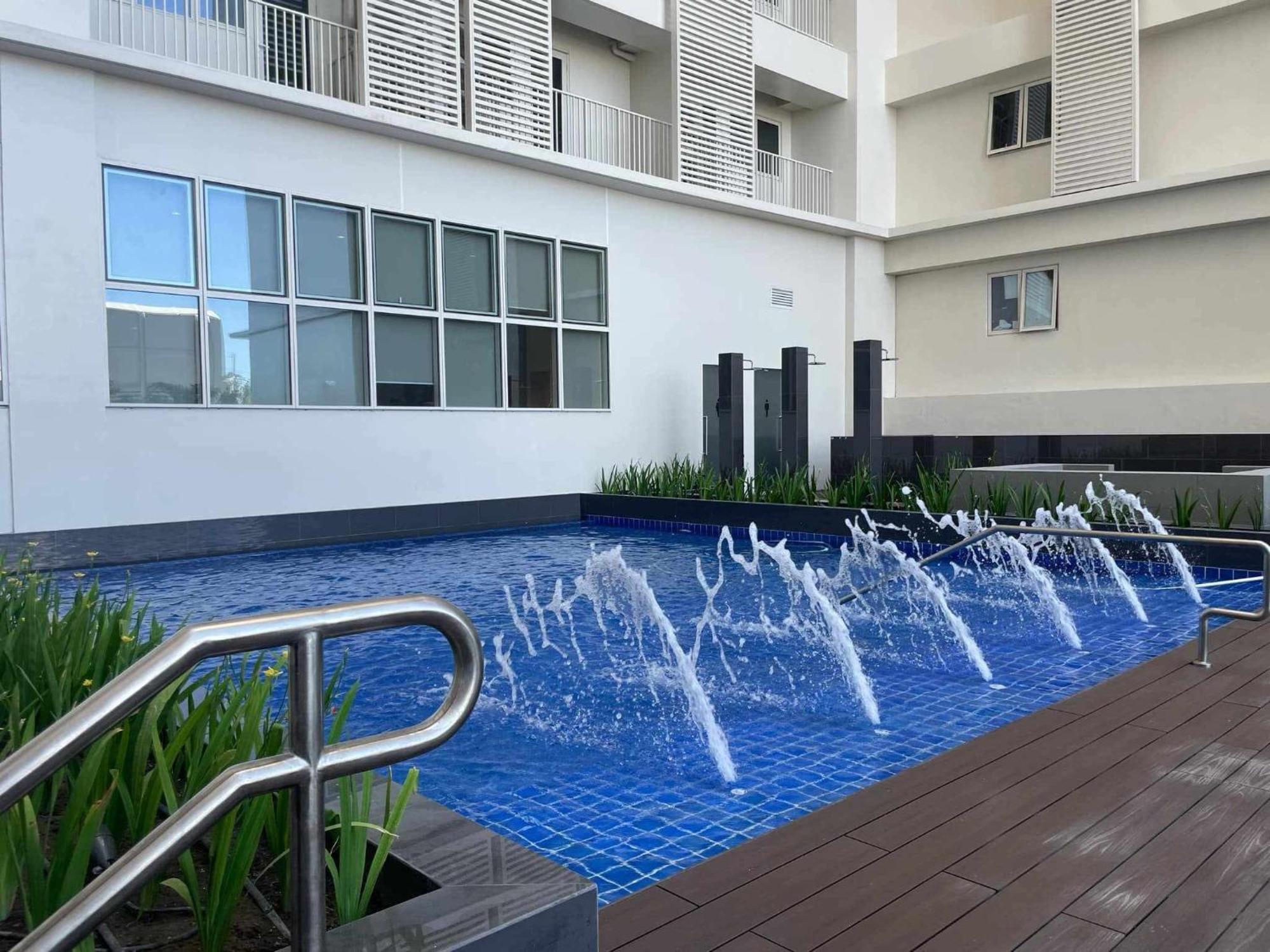 At Park Mckinley West Apartment Manila