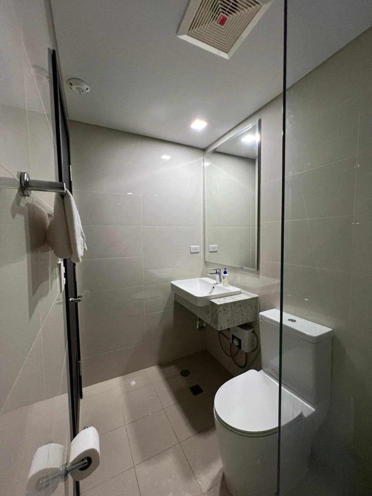 At Park Mckinley West Apartment *