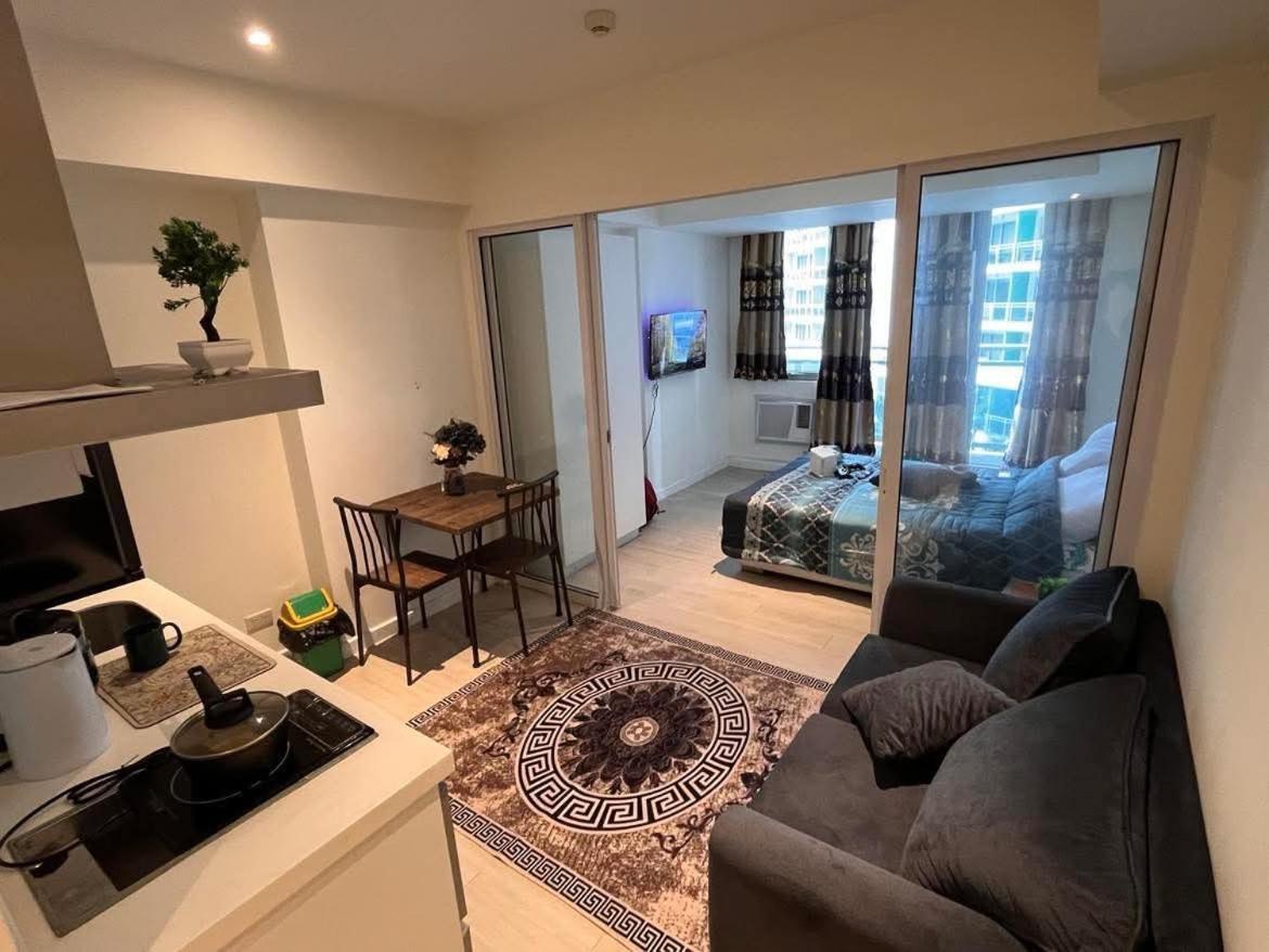 Apartment Staycation In Azure Paranaque