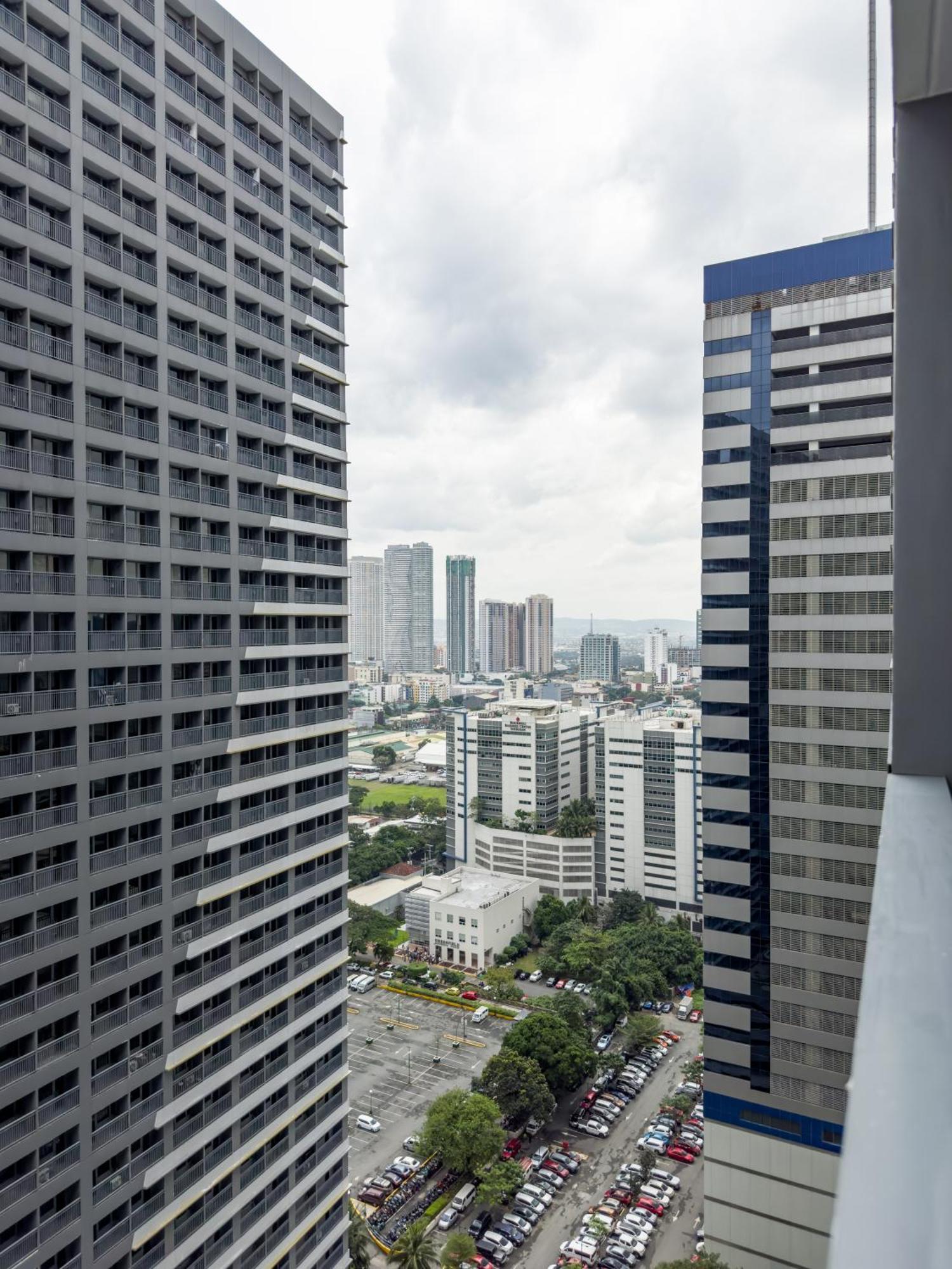 Gemstonebr In Smdc Fame Residences Apartment