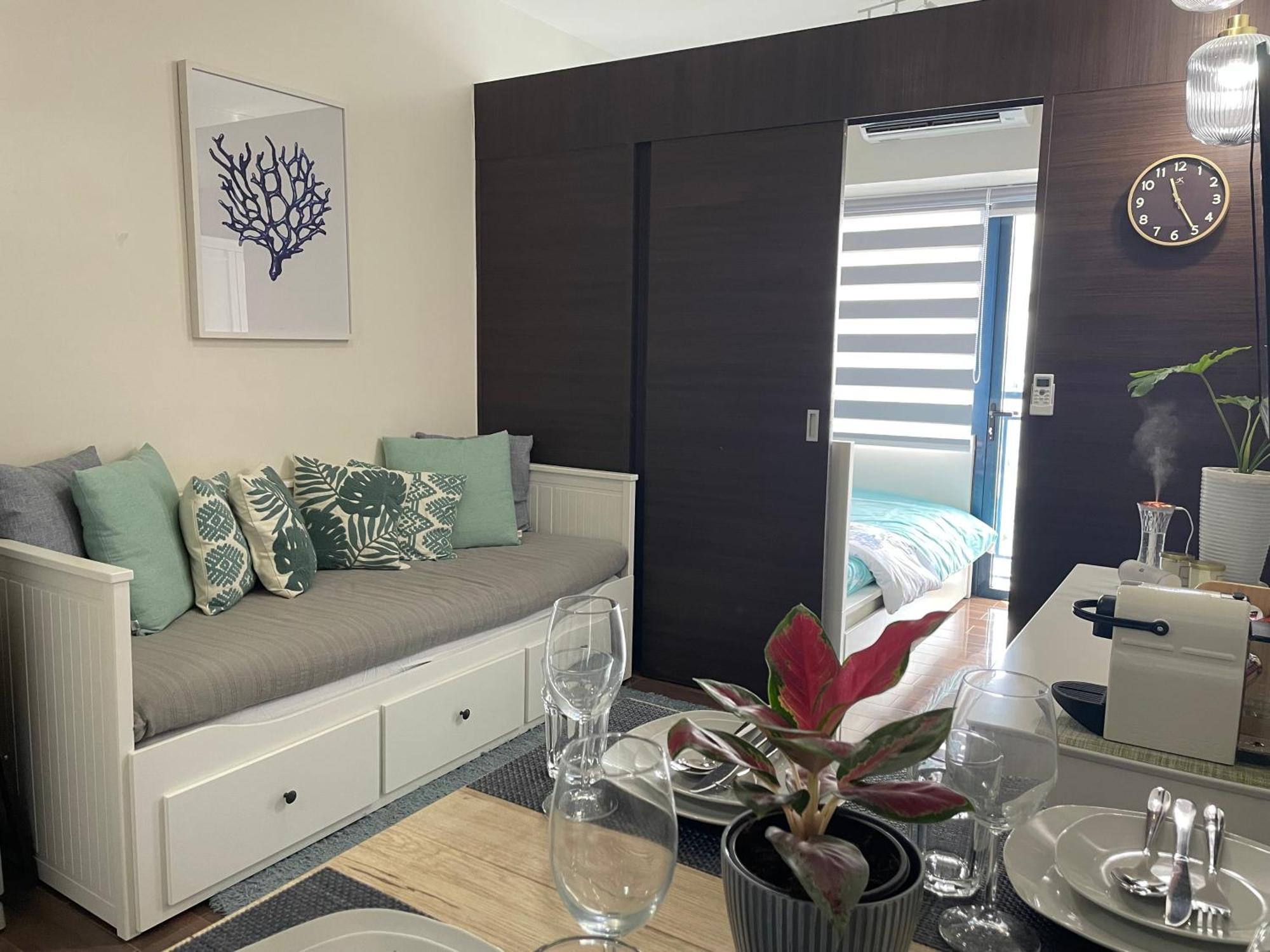 Cozy Cool In Makati Apartment