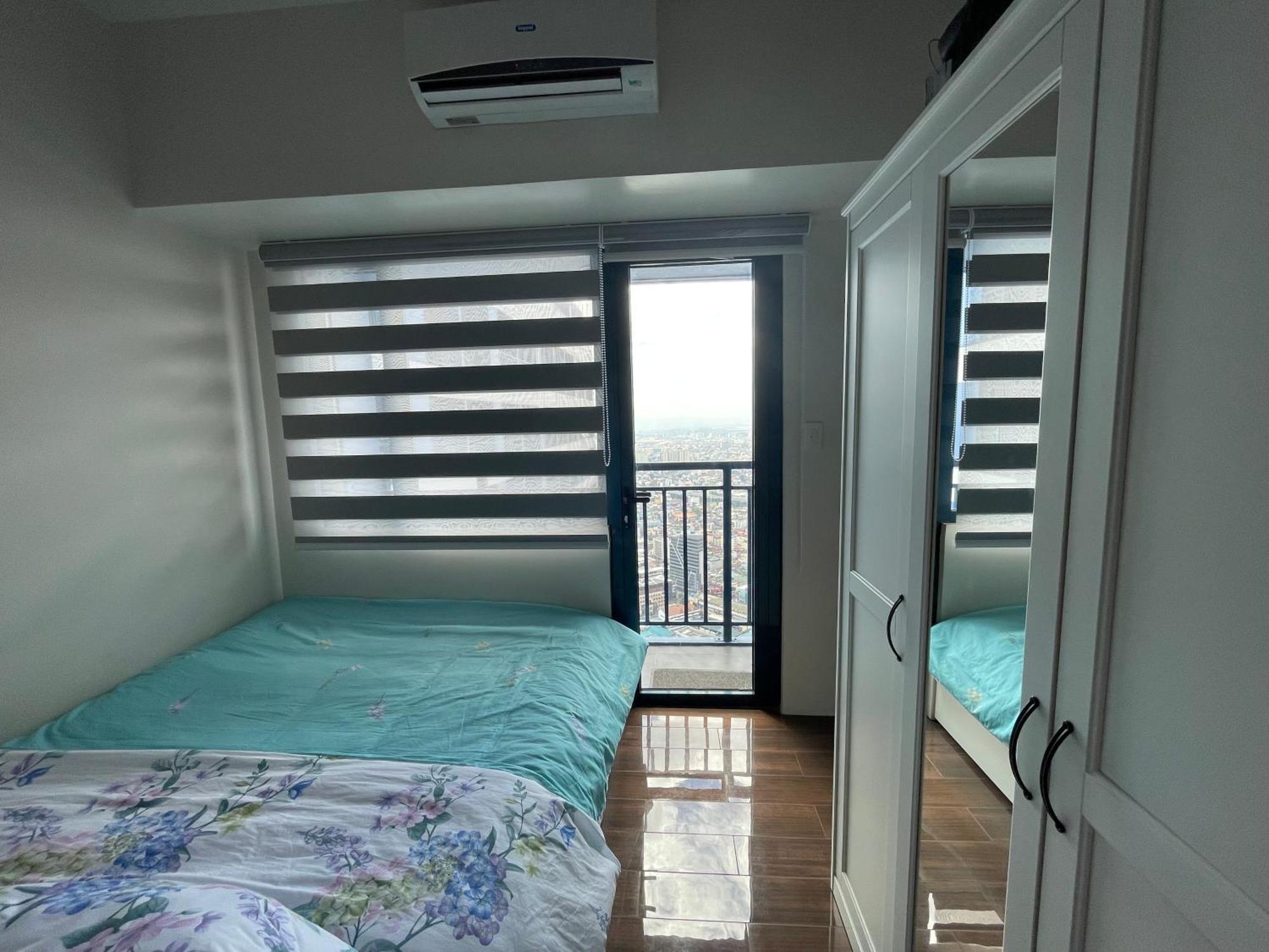 Cozy Cool In Makati Apartment