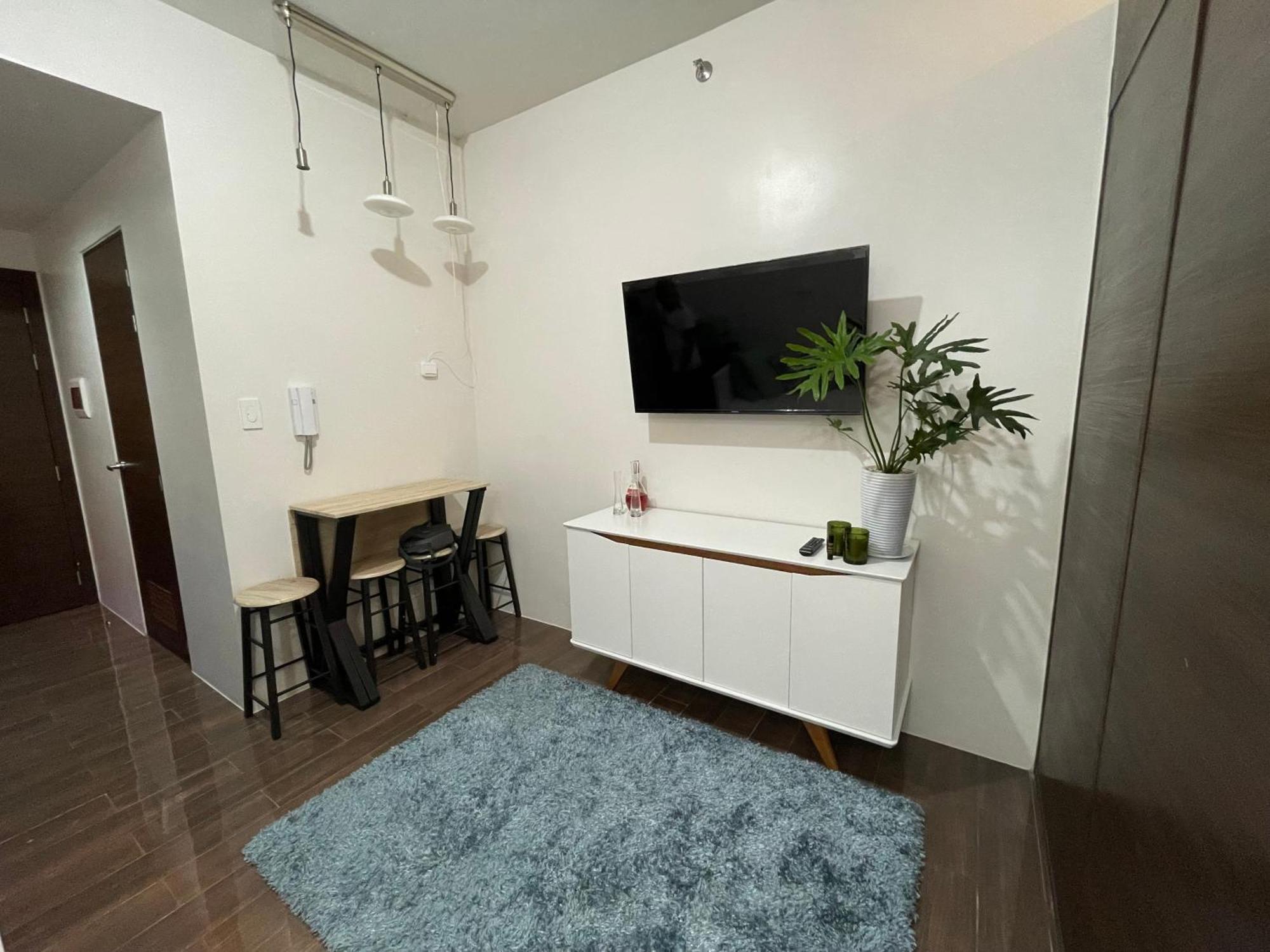 Cozy Cool In Makati Apartment *