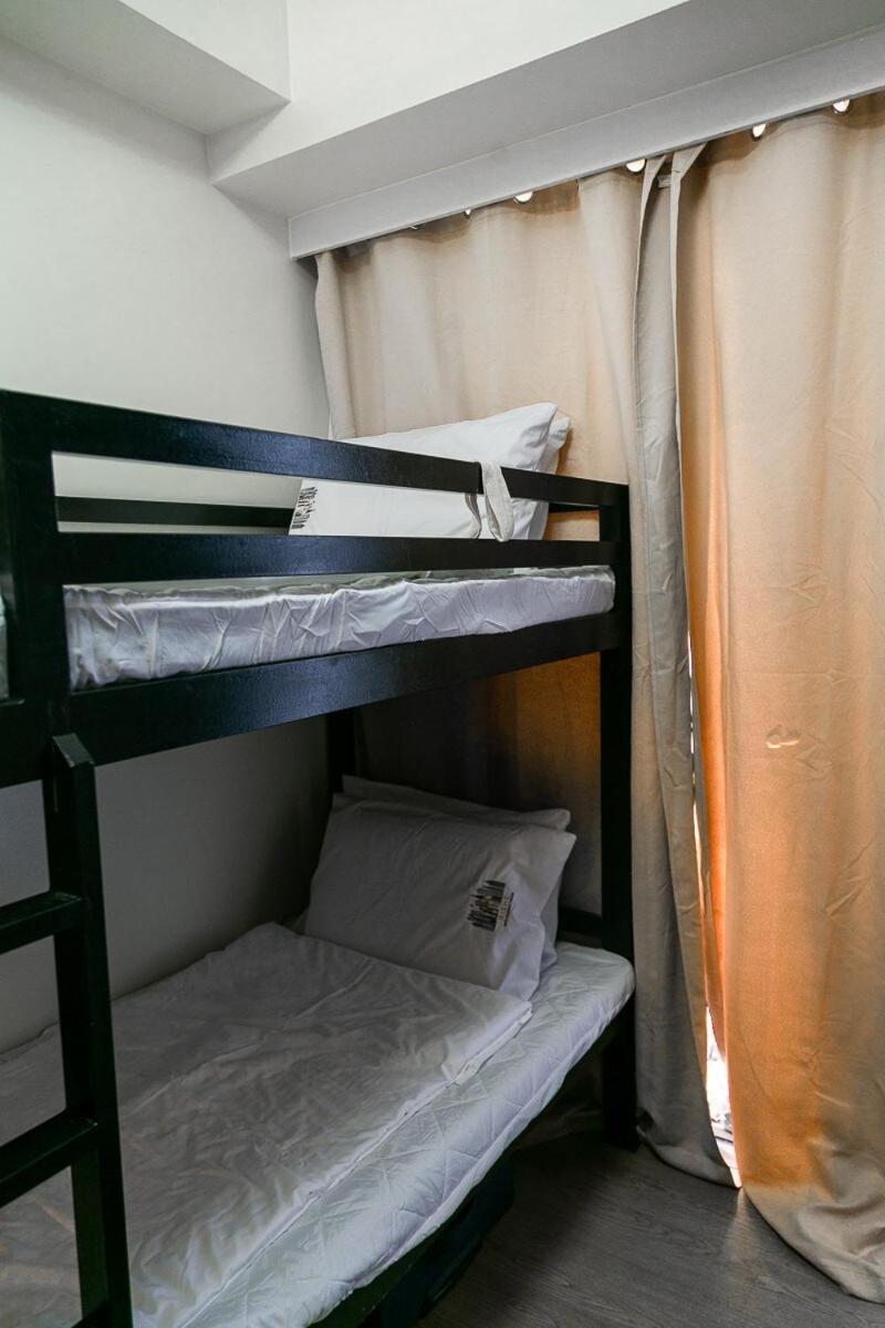 Comfortable 2-bedroom In Paranaque Apartment *