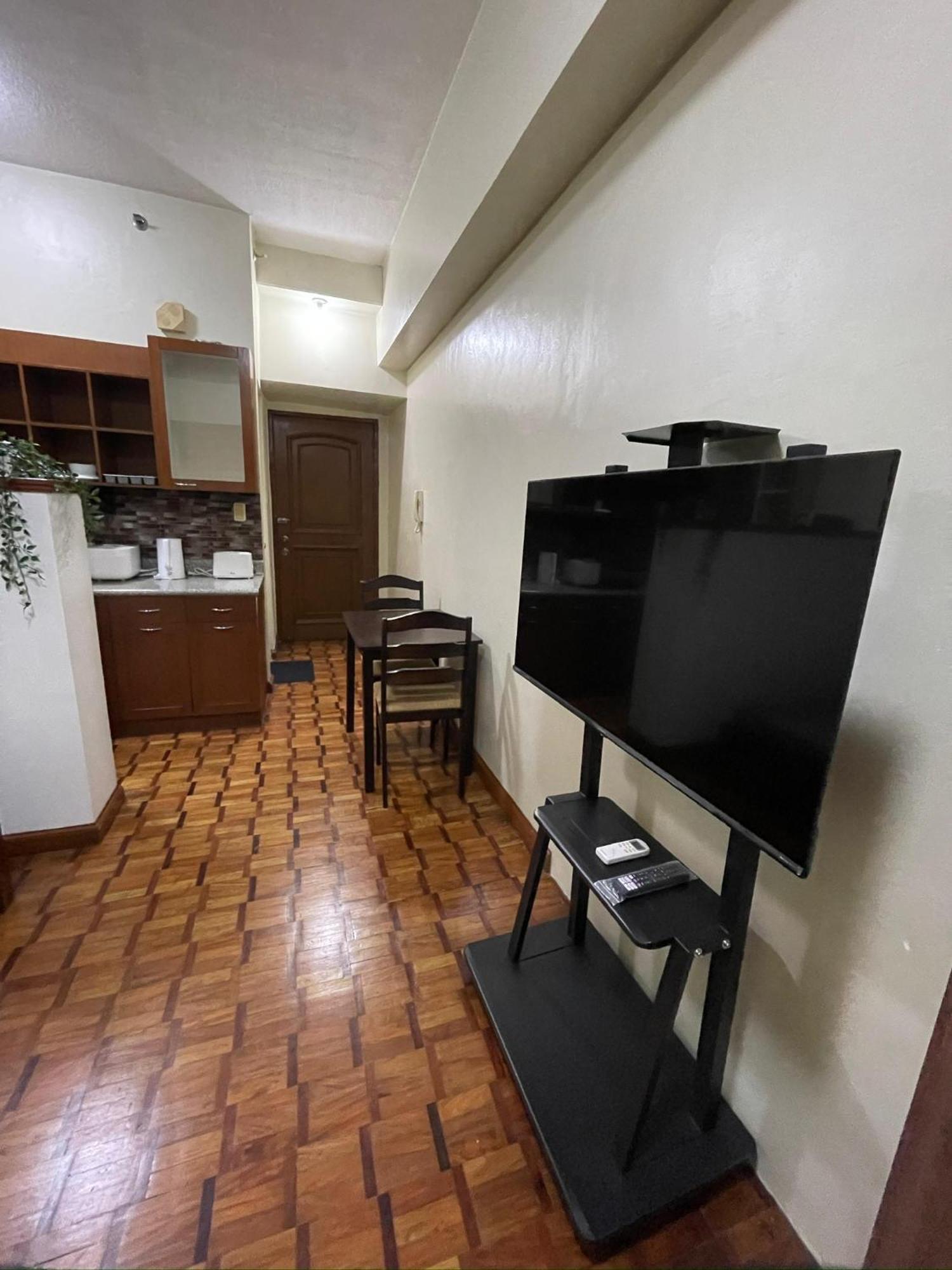 Apartment Executive By Greenbelt + Netflix & Wifi