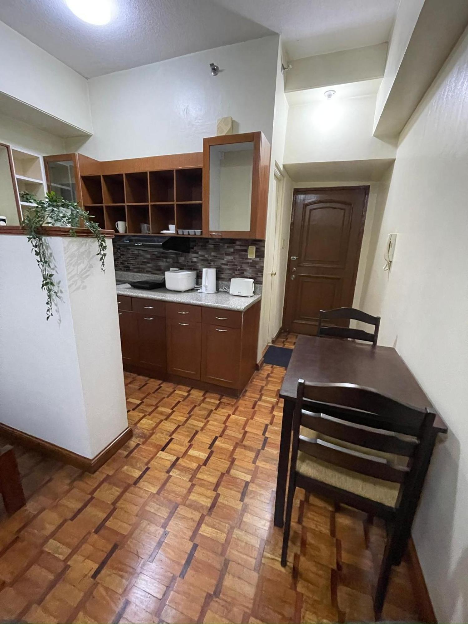 Executive By Greenbelt + Netflix & Wifi Apartment *