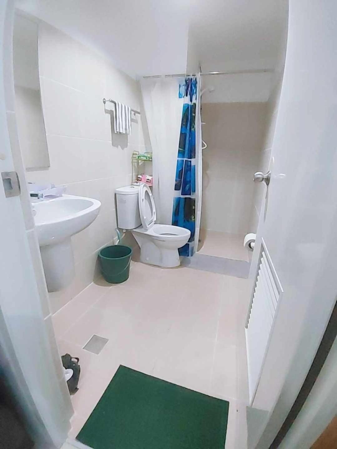 Family Budget Room, Infront Us Of Embassy Apartment Manila