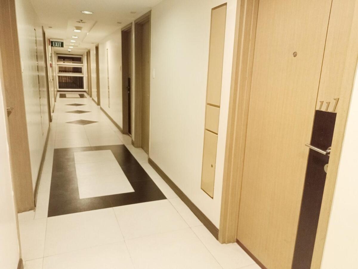 Near Moa And Naia At Solemare Parksuites Apartment Manila