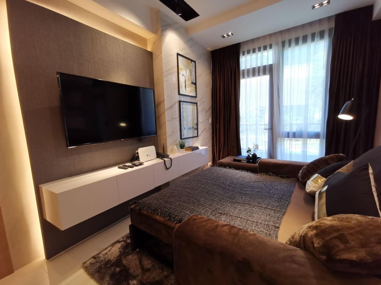 1br Staycation At The Florence Mckinley Hill Bgc Taguig Apartment *