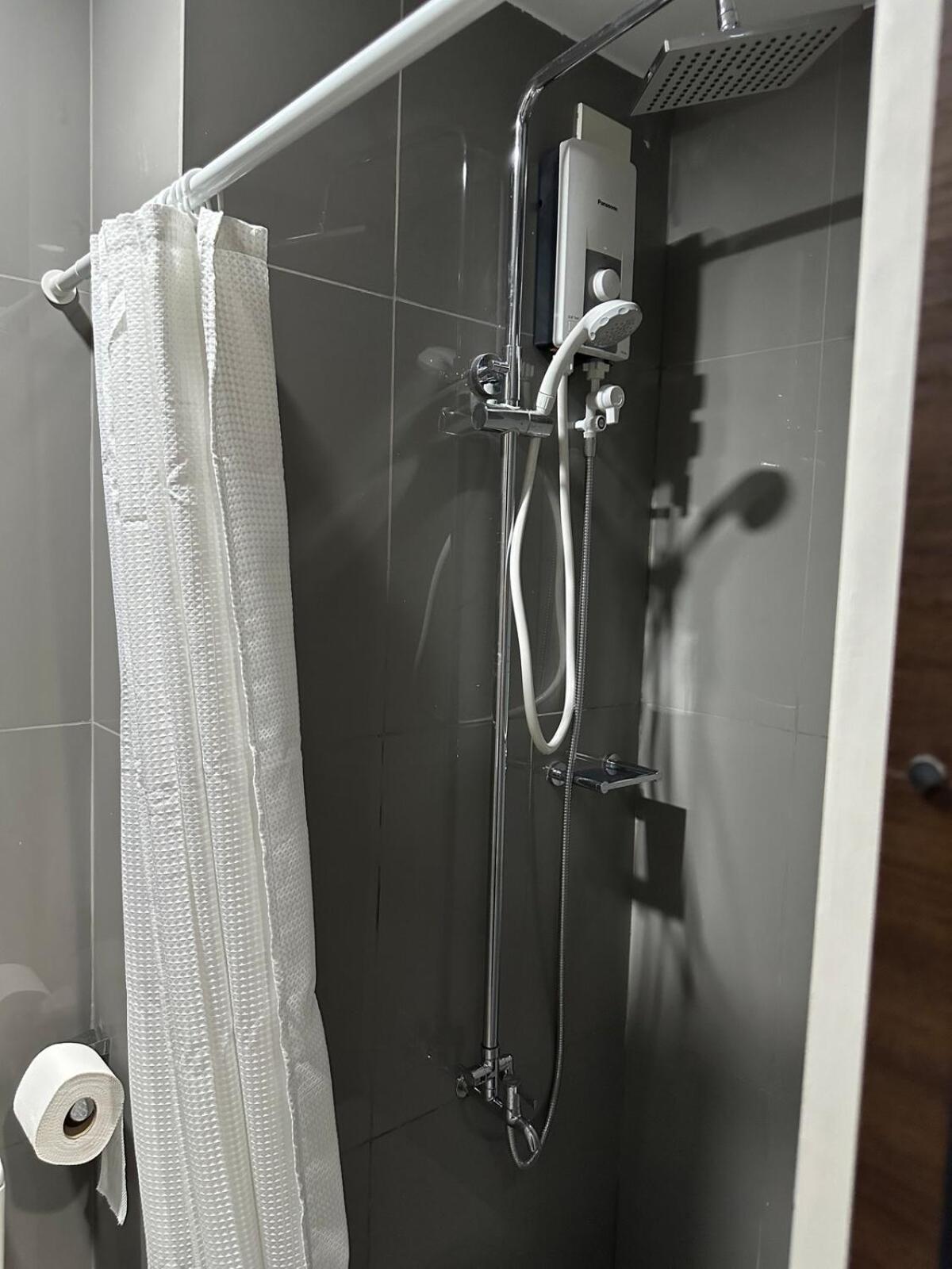 Apartment At Air Residences Condo, Ayala Ave Makati