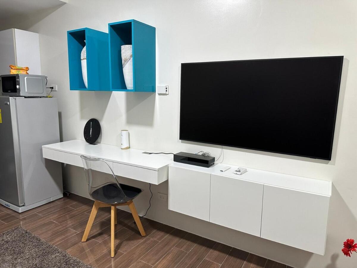 Apartment At Air Residences Condo, Ayala Ave Makati