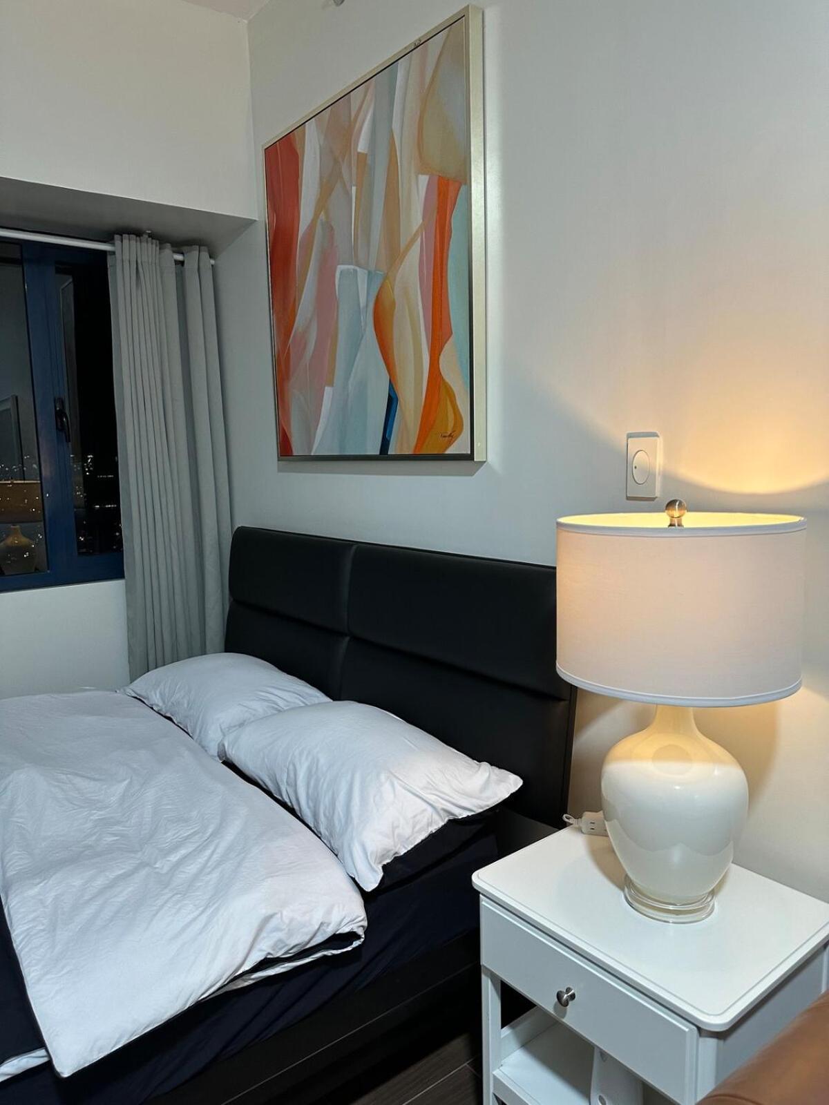 Apartment At Air Residences Condo, Ayala Ave Makati
