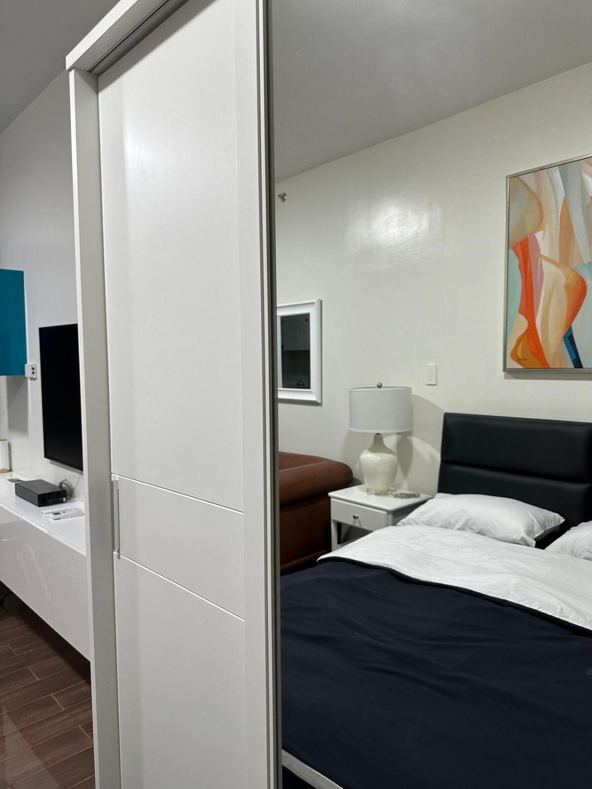 Apartment At Air Residences Condo, Ayala Ave Makati Manila
