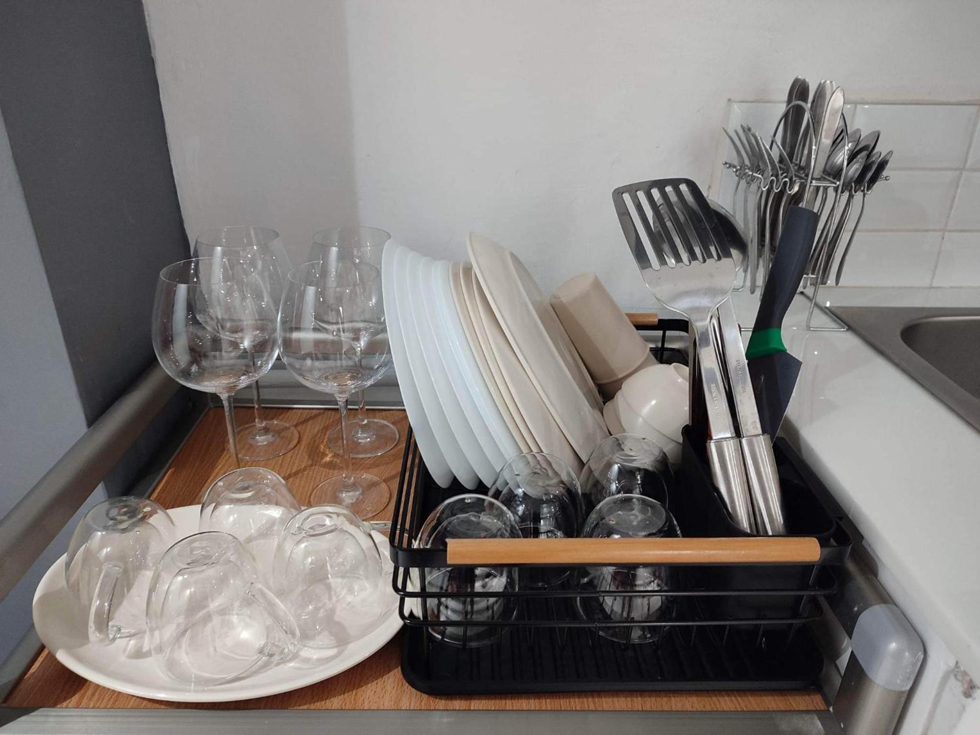 L1 Twin Bed In Bgc Apartment *