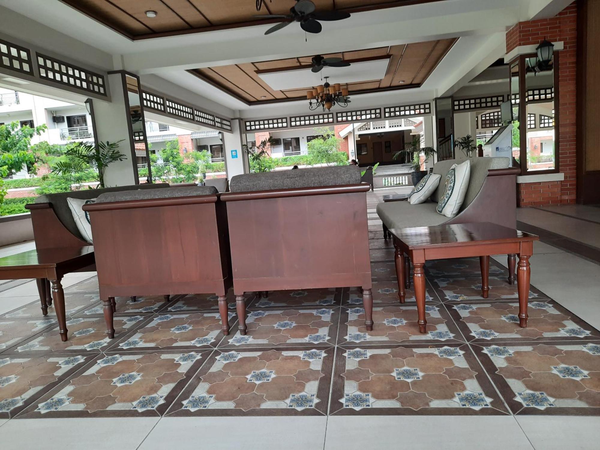 Apartment Life In Refinement At Ivory Wood *