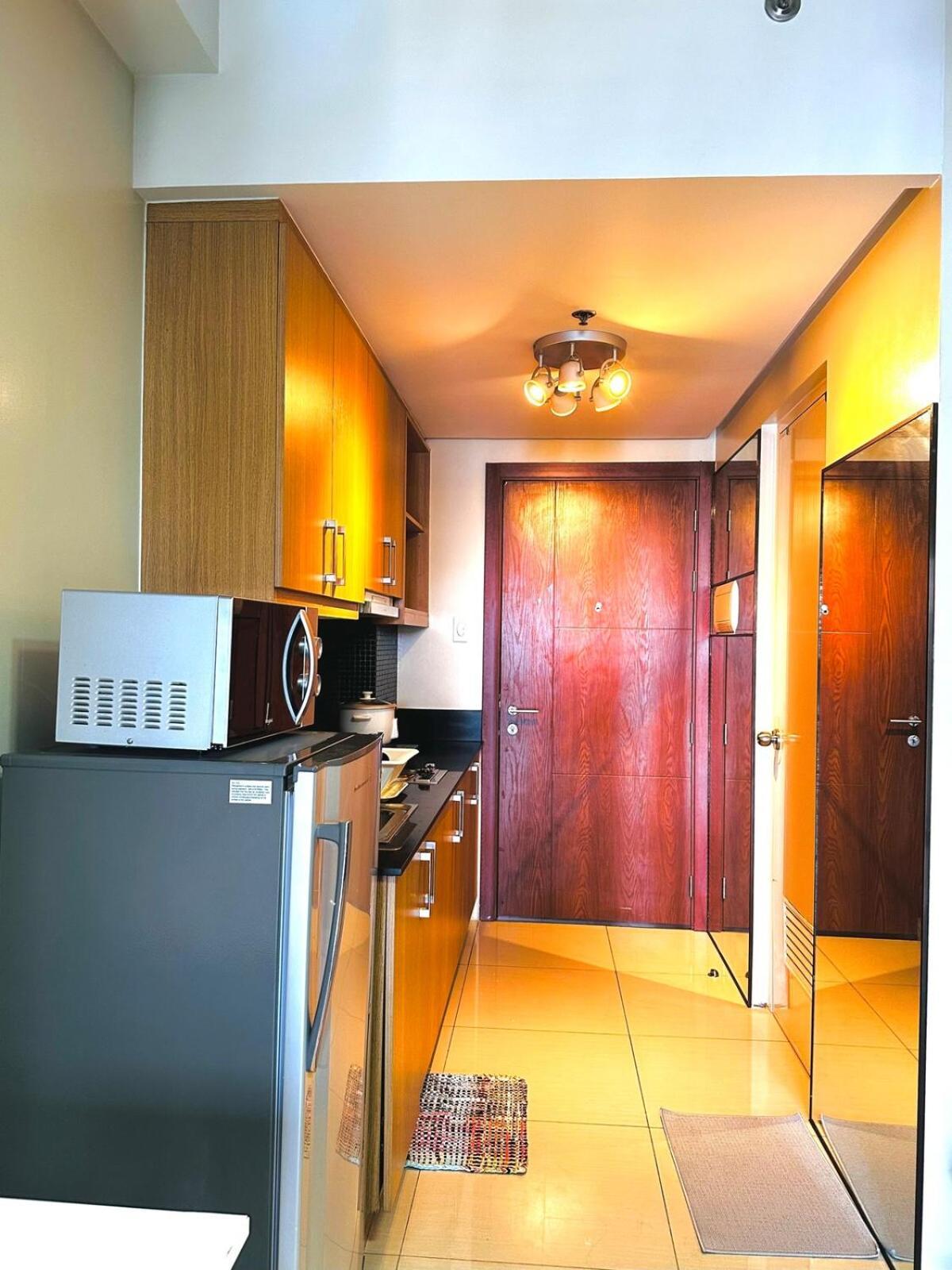 1544a Near Moa And Airport Poolview Balcony Apartment Manila