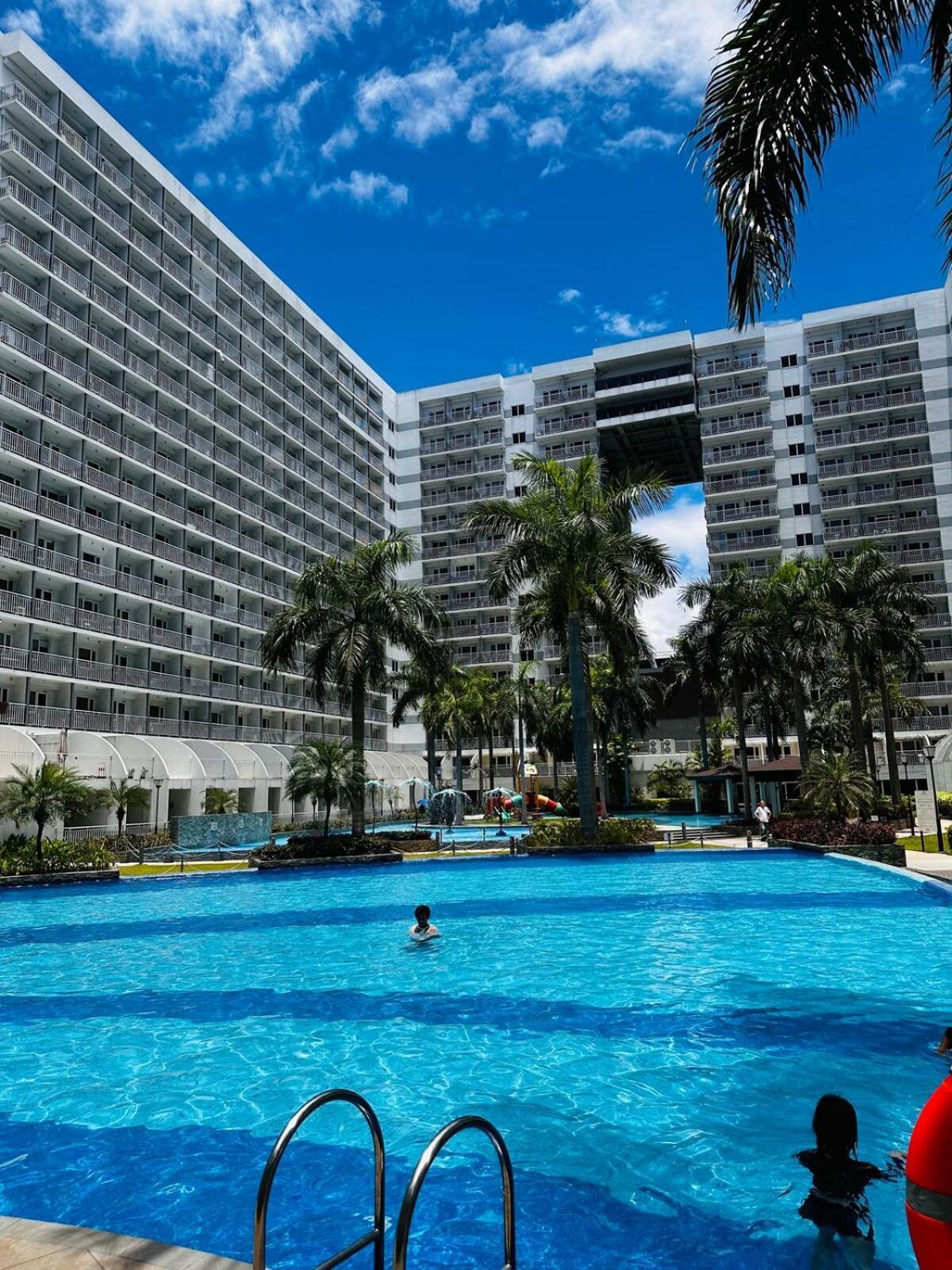 1544a Near Moa And Airport Poolview Balcony Manila
