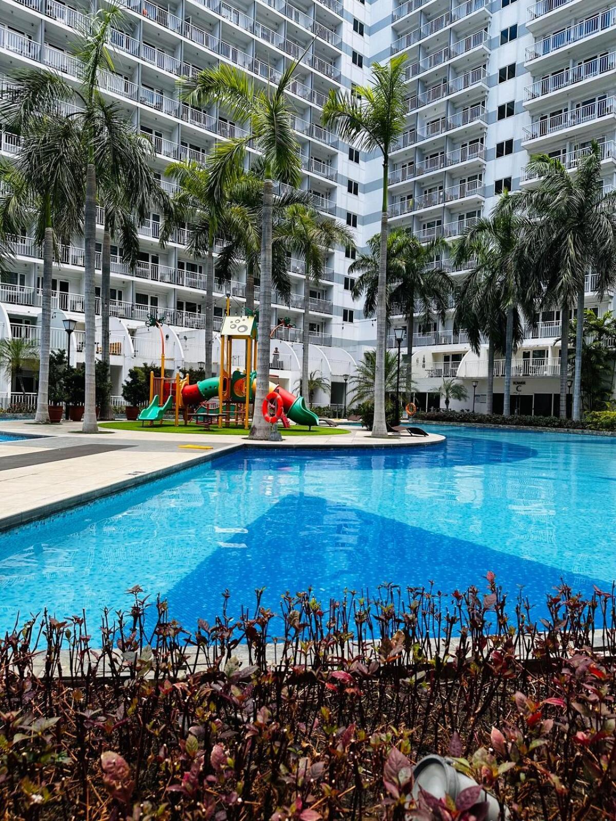 1544a Near Moa And Airport Poolview Balcony Manila