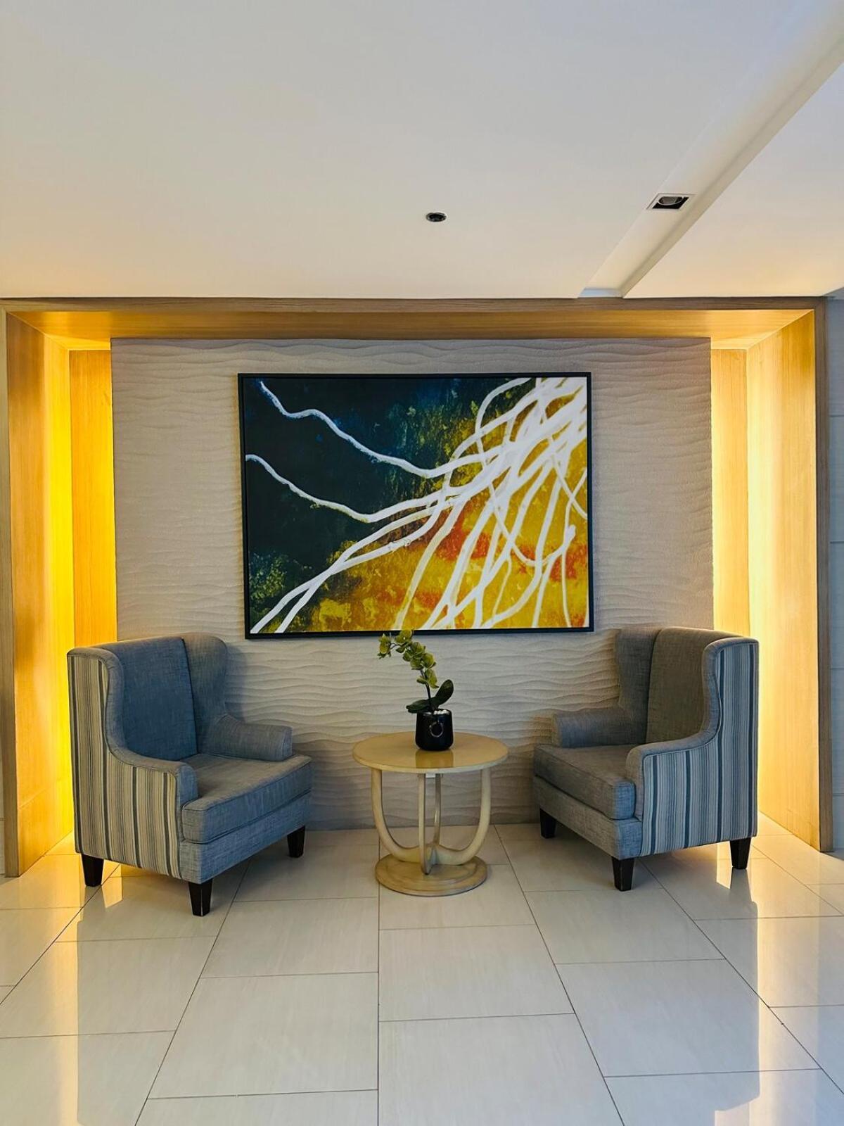 1544a Near Moa And Airport Poolview Balcony Apartment