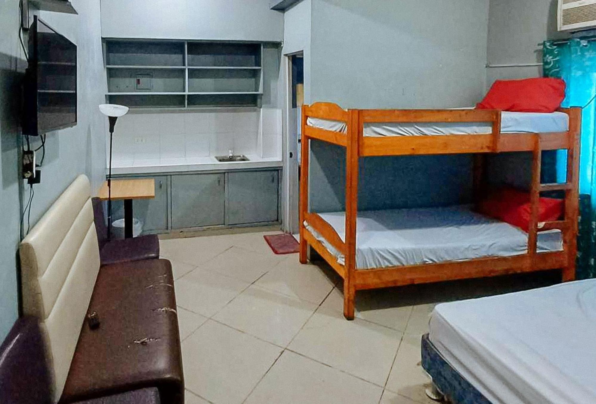 Reddoorz At V-cat Apartelle Sampaloc Manila