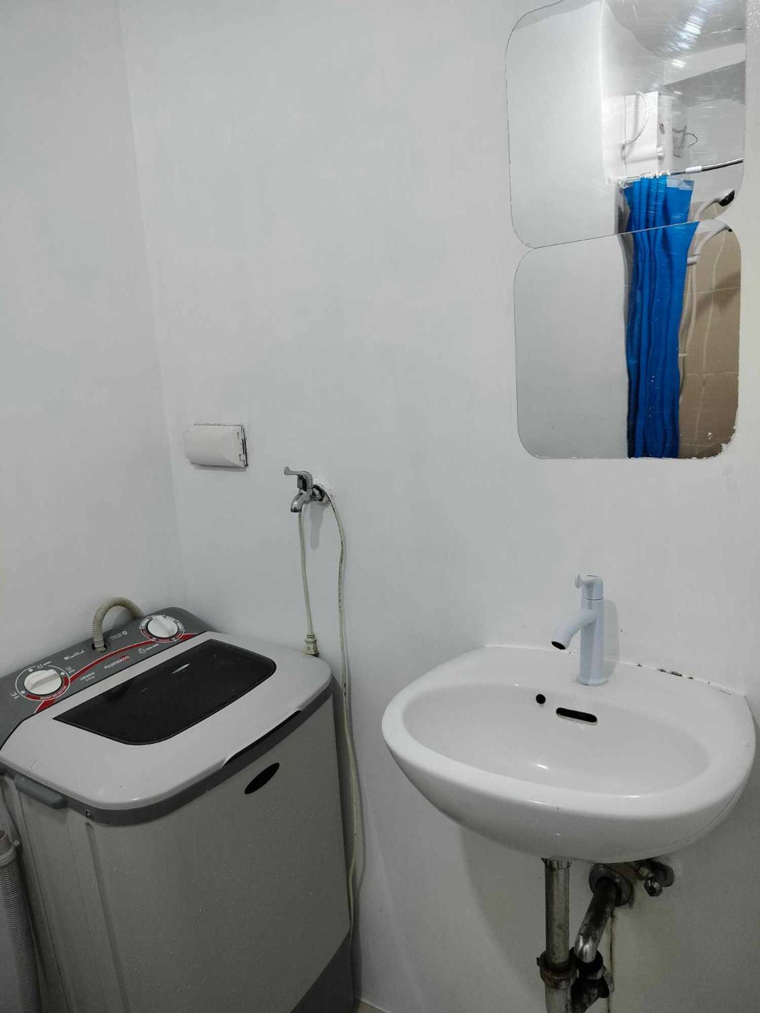 5th Floor Tower D Typed Unit With Ac, Netflix And Unlimited Wifi Access * Manila