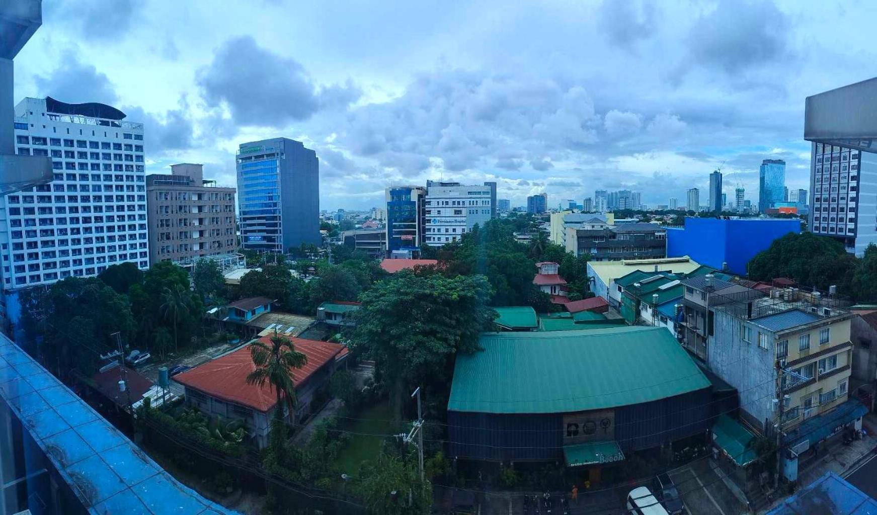 Apartment 5th Floor Tower D Typed Unit With Ac, Netflix And Unlimited Wifi Access *
