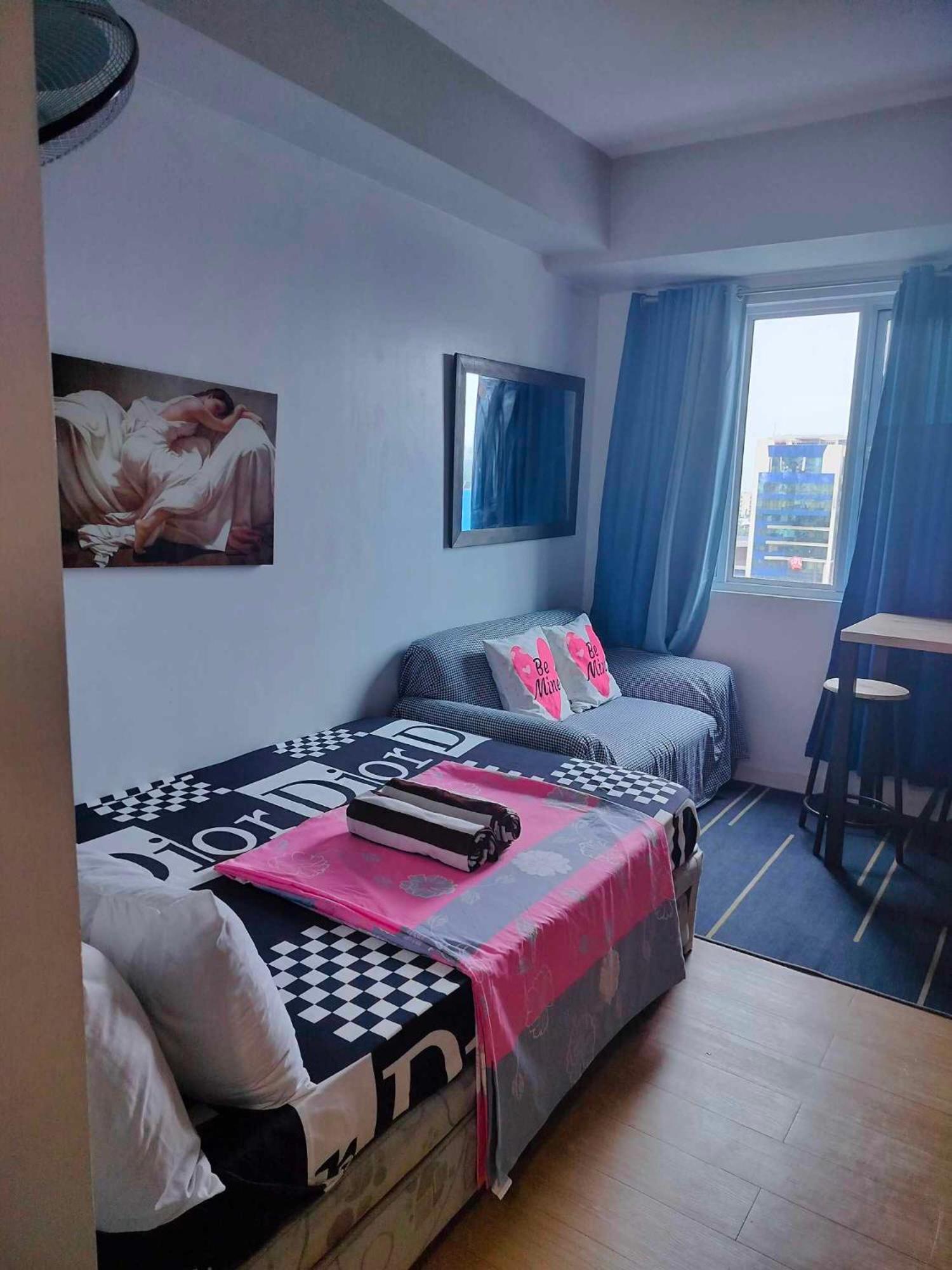5th Floor Tower D Typed Unit With Ac, Netflix And Unlimited Wifi Access