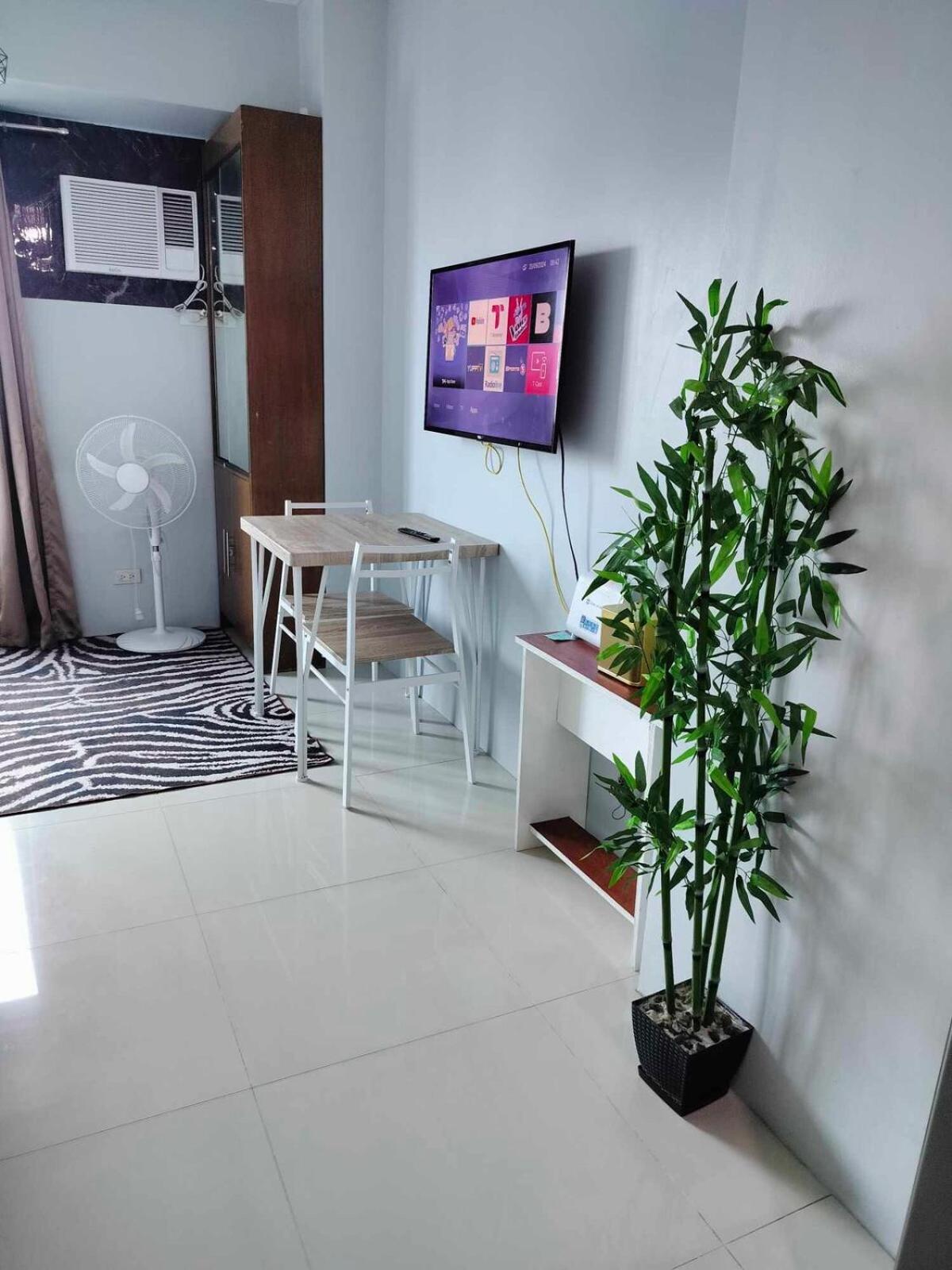 15th Floor Type Unit With View At Mplace *