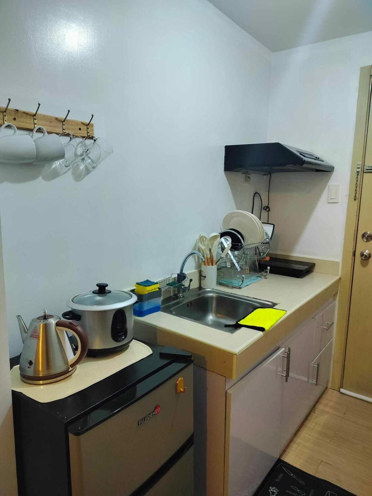 9th Floor Type Unit With Pool View 902a Apartment Manila