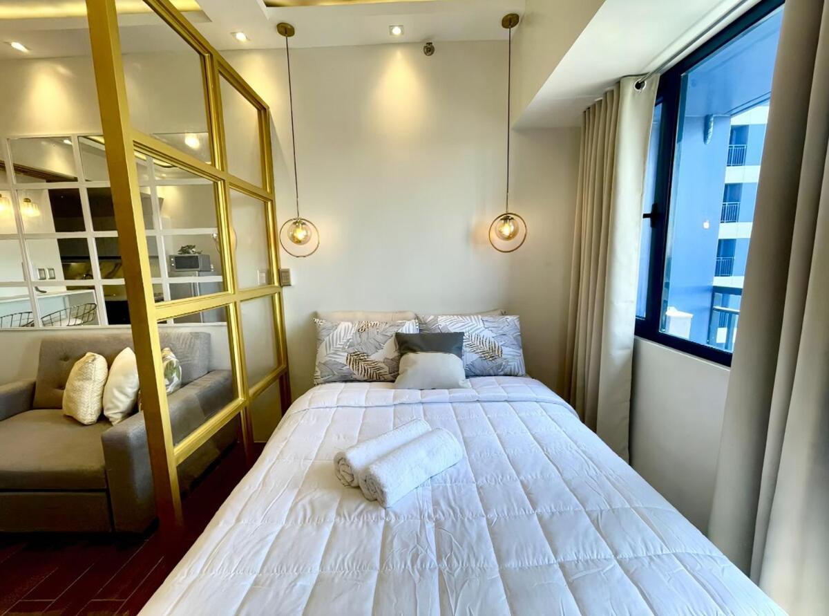 Apartment In Luxury At Air Residences Makati