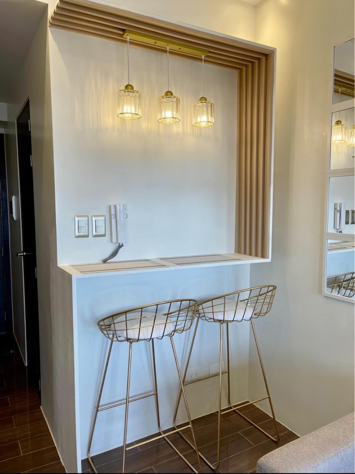 Apartment In Luxury At Air Residences Makati