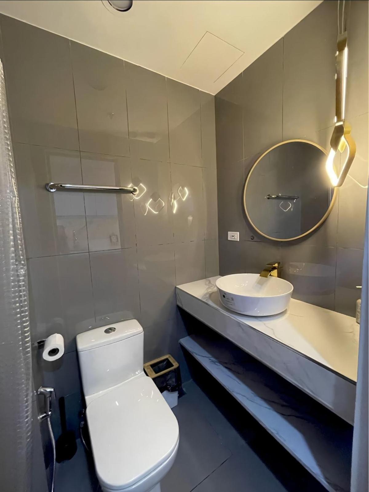 Apartment In Luxury At Air Residences Makati