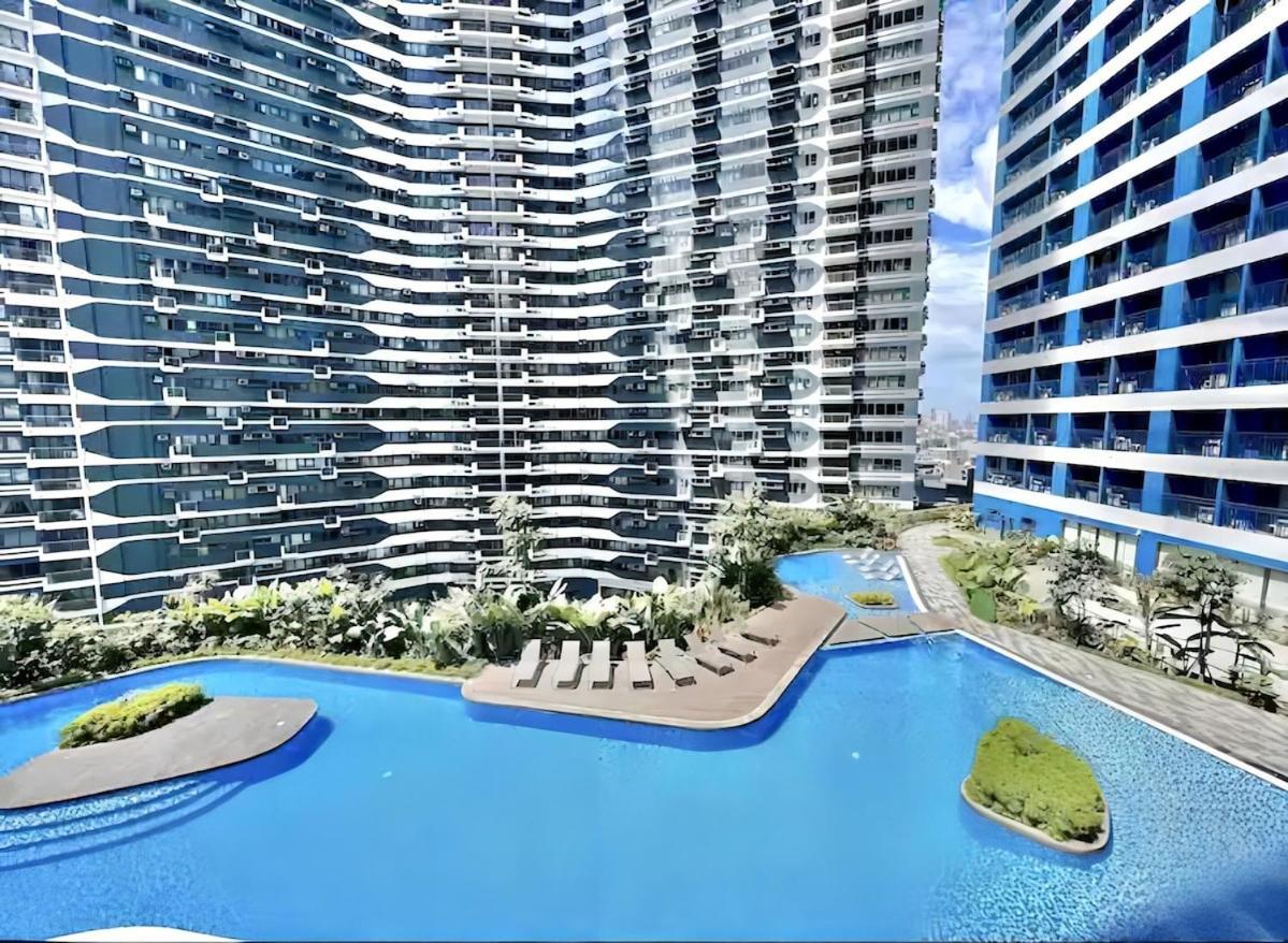 In Luxury At Air Residences Makati Apartment