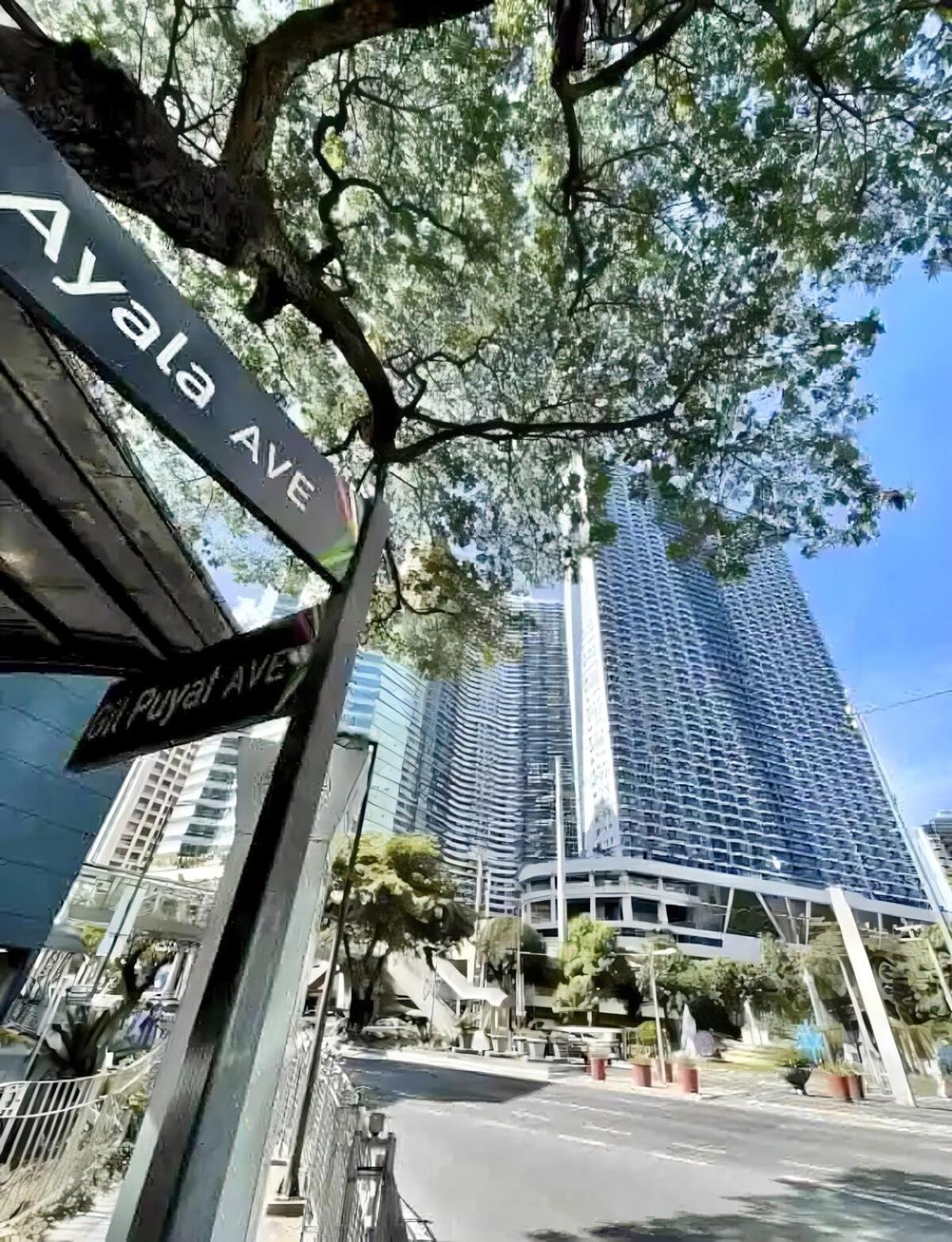 In Luxury At Air Residences Makati Apartment